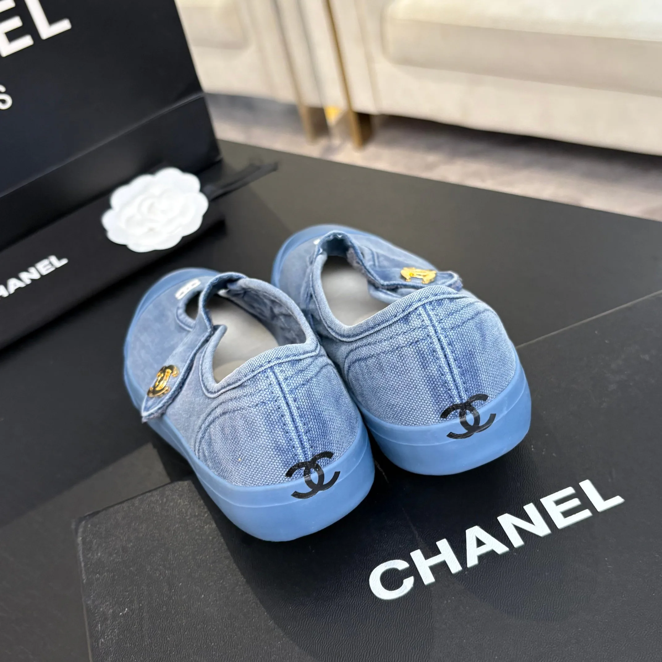 Women's Sneakers CHANEL 18062817