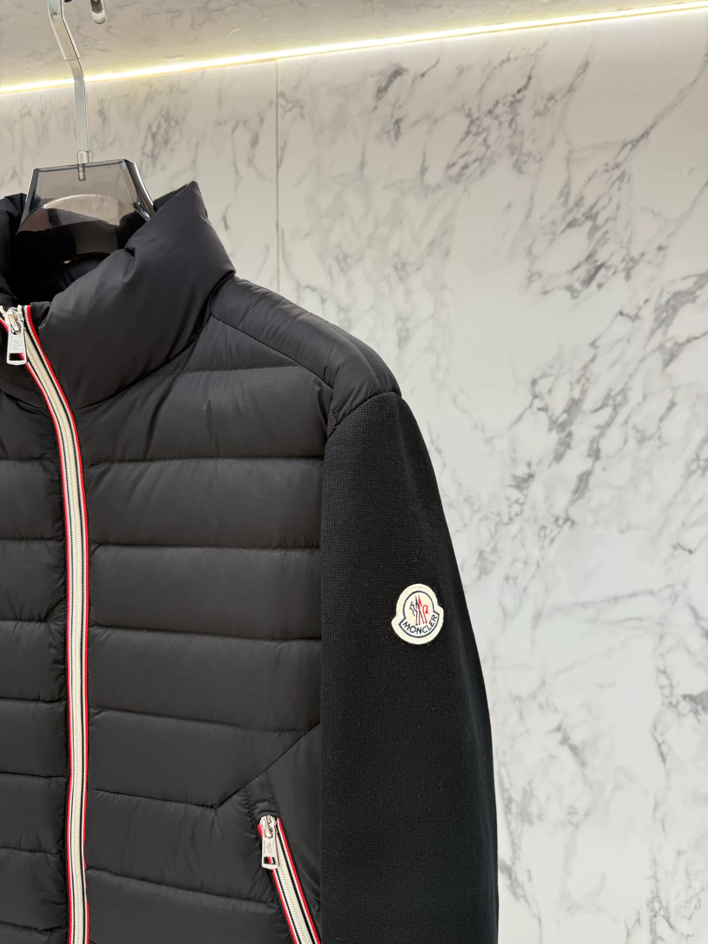 Men's Jackets And Down Jackets MONCLER 18047852