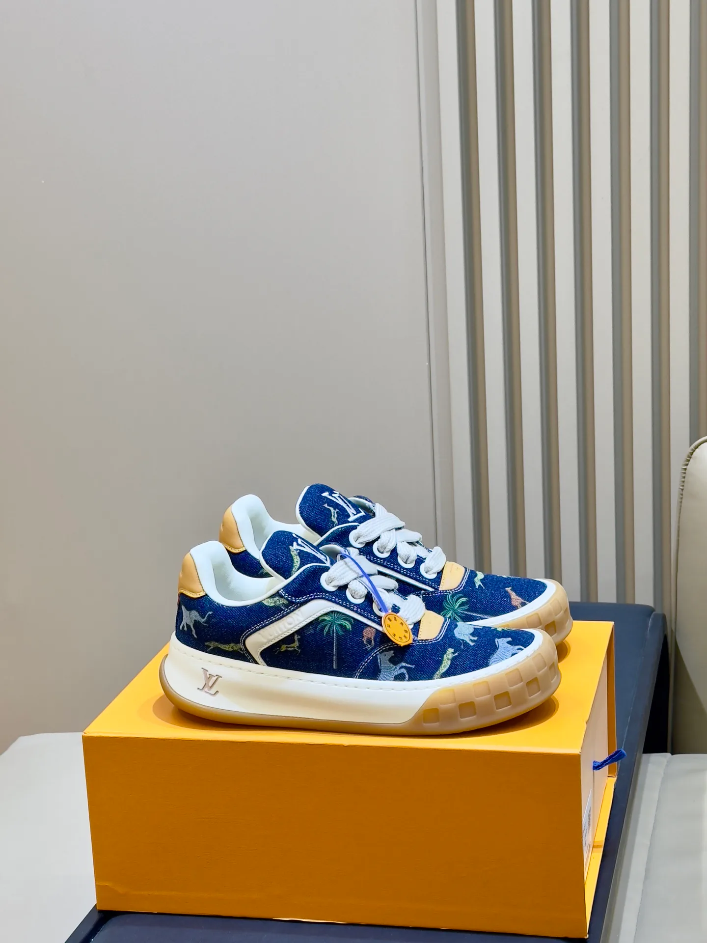 Women's Sneakers LOUIS VUITTON 18073517