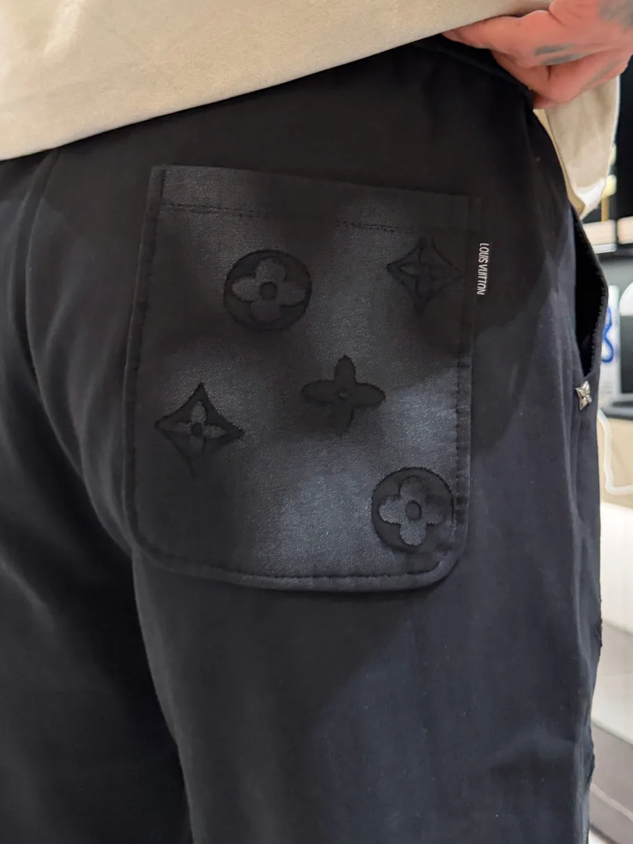 Men's Trousers LOUIS VUITTON 18499702