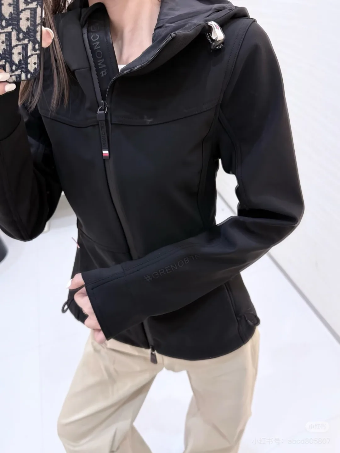 Women's Jackets And Down Jackets MONCLER 18517128