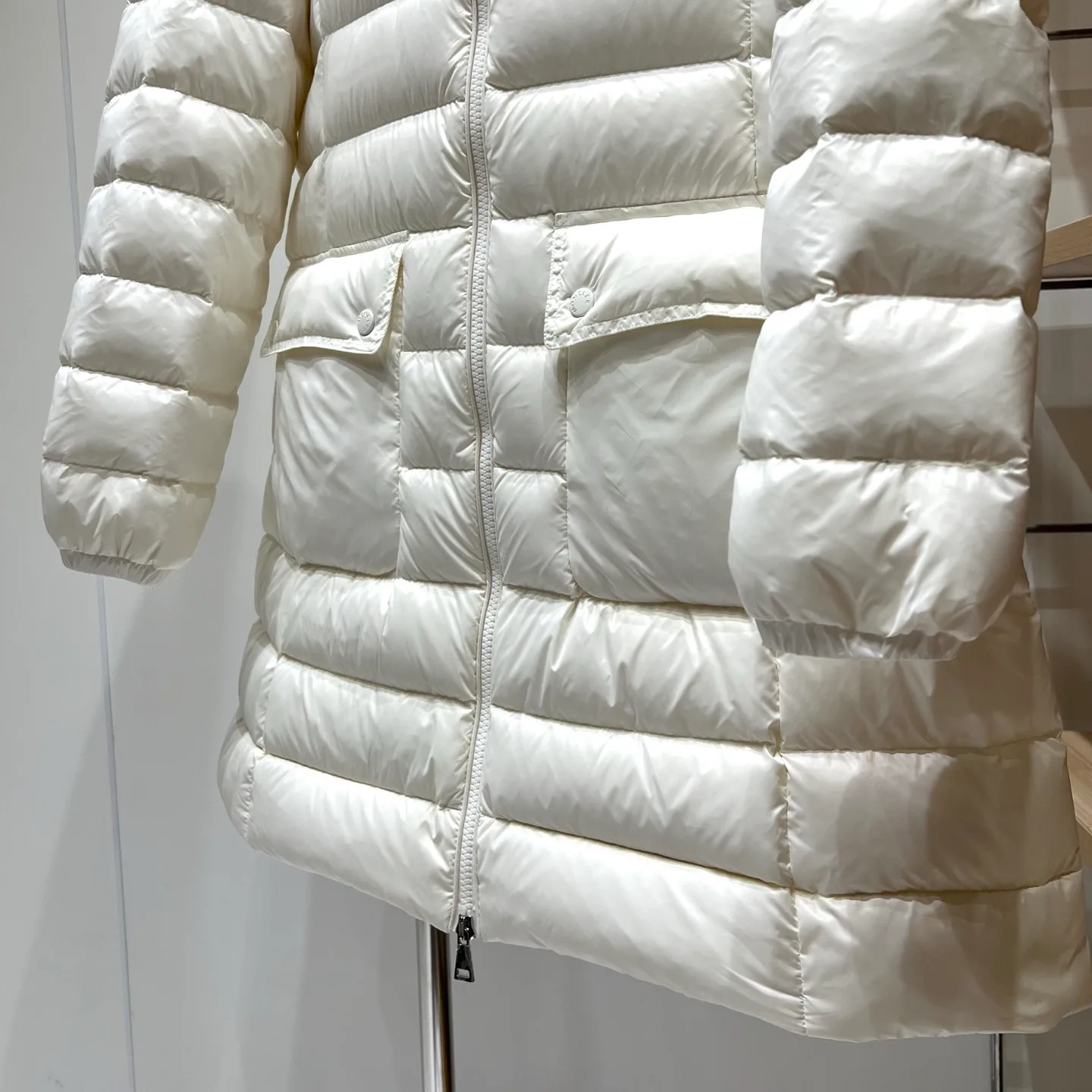 Women's Jackets And Down Jackets MONCLER 18328164