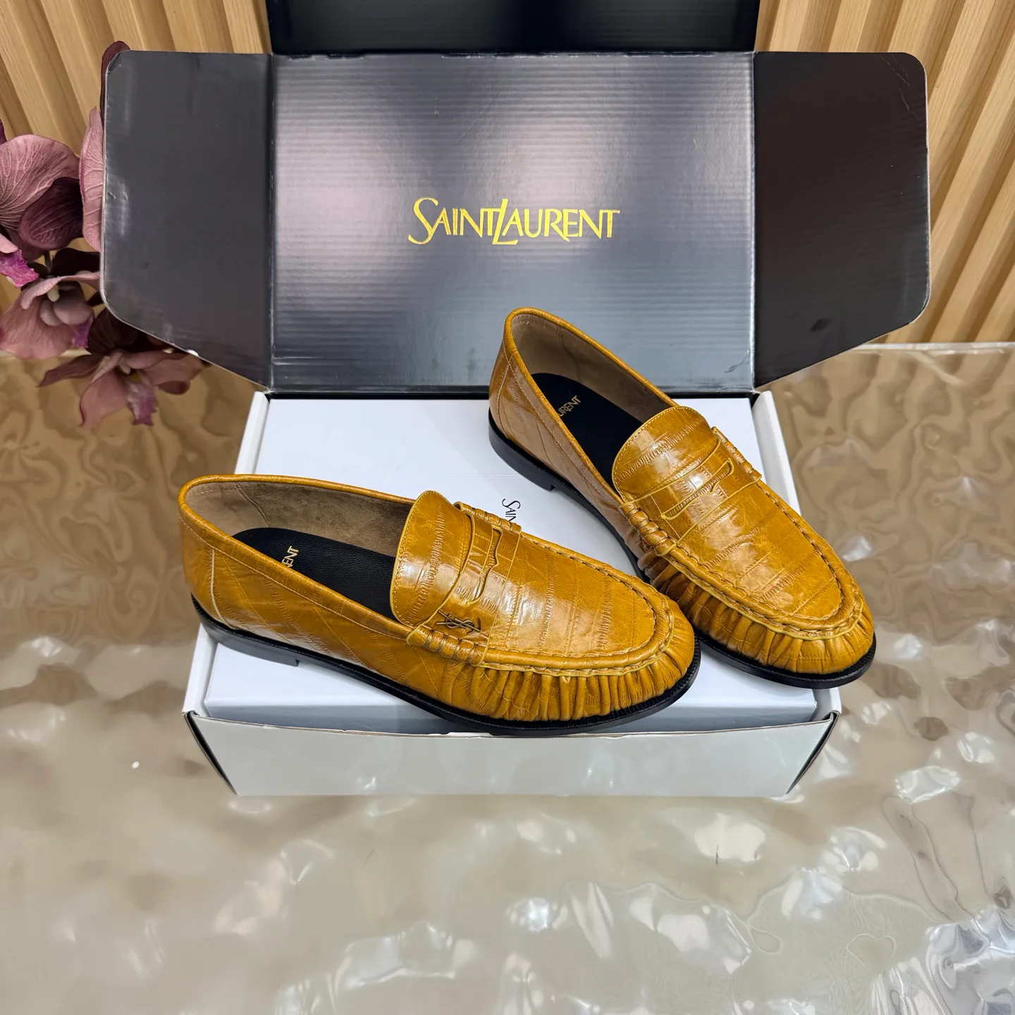 Women's Loafers And Moccasins SAINT LAURENT 17981716