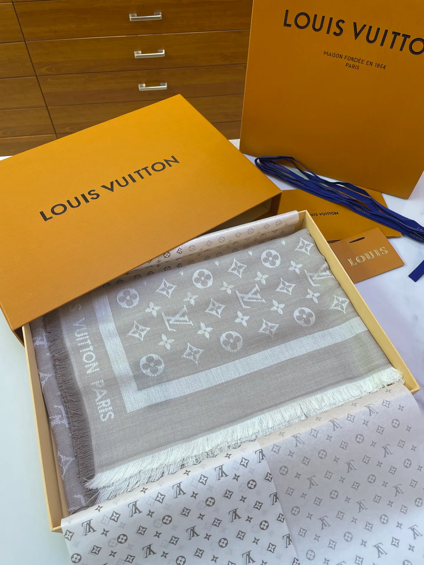 Scarves LOUIS VUITTON 17928307