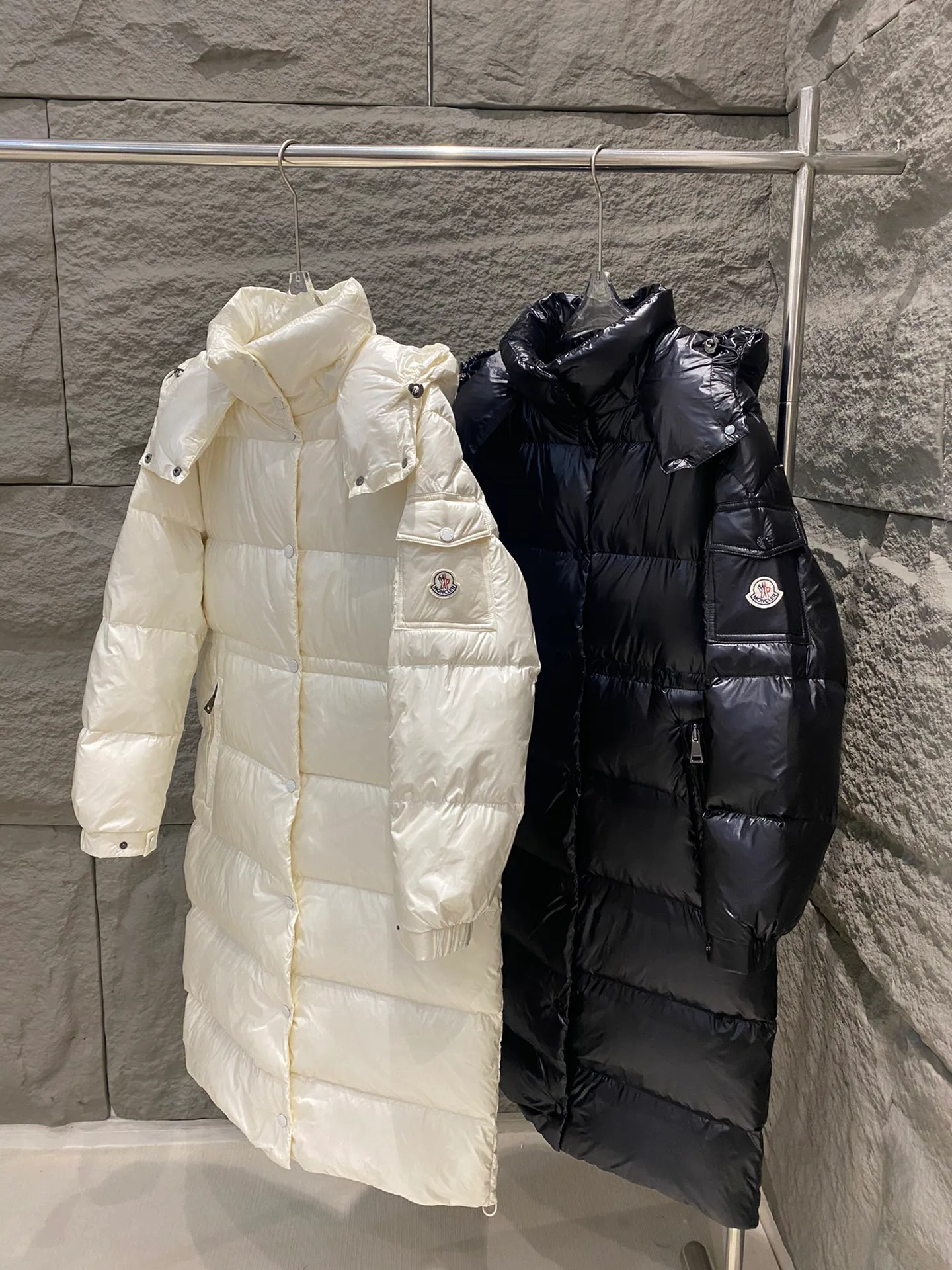 Women's Jackets And Down Jackets MONCLER 17964610