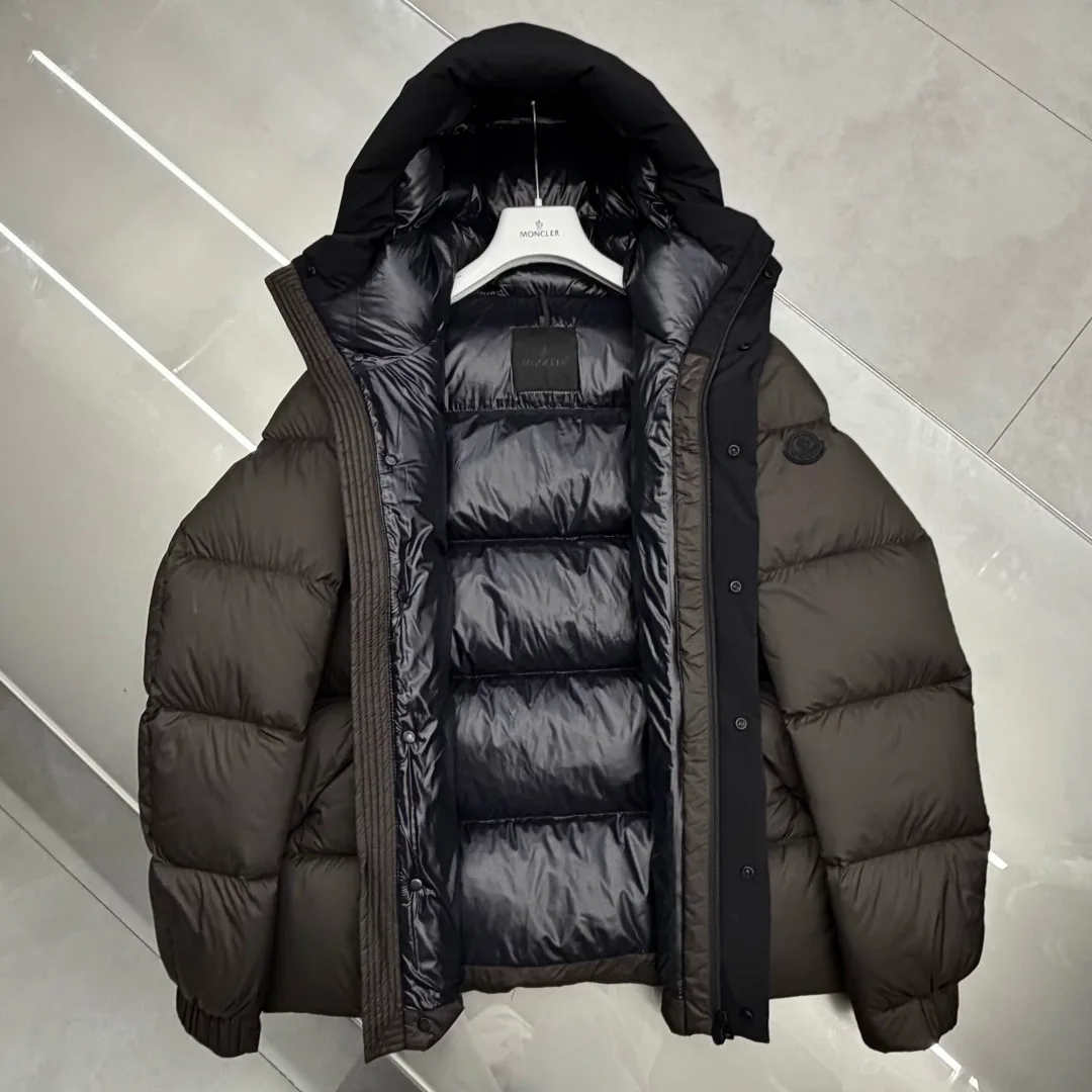 Men's Jackets And Down Jackets MONCLER 17391904