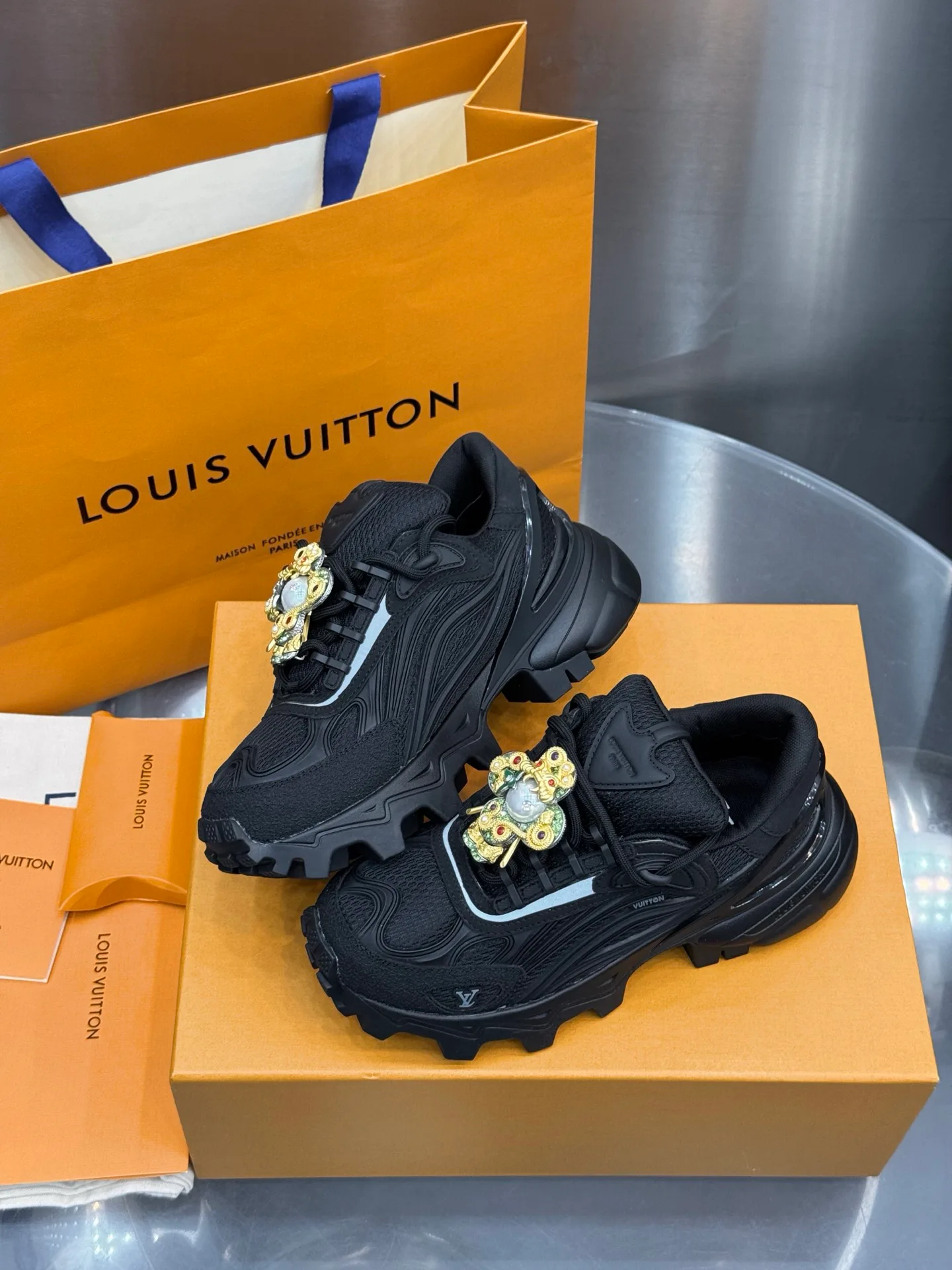 Women's Sneakers LOUIS VUITTON 18202602