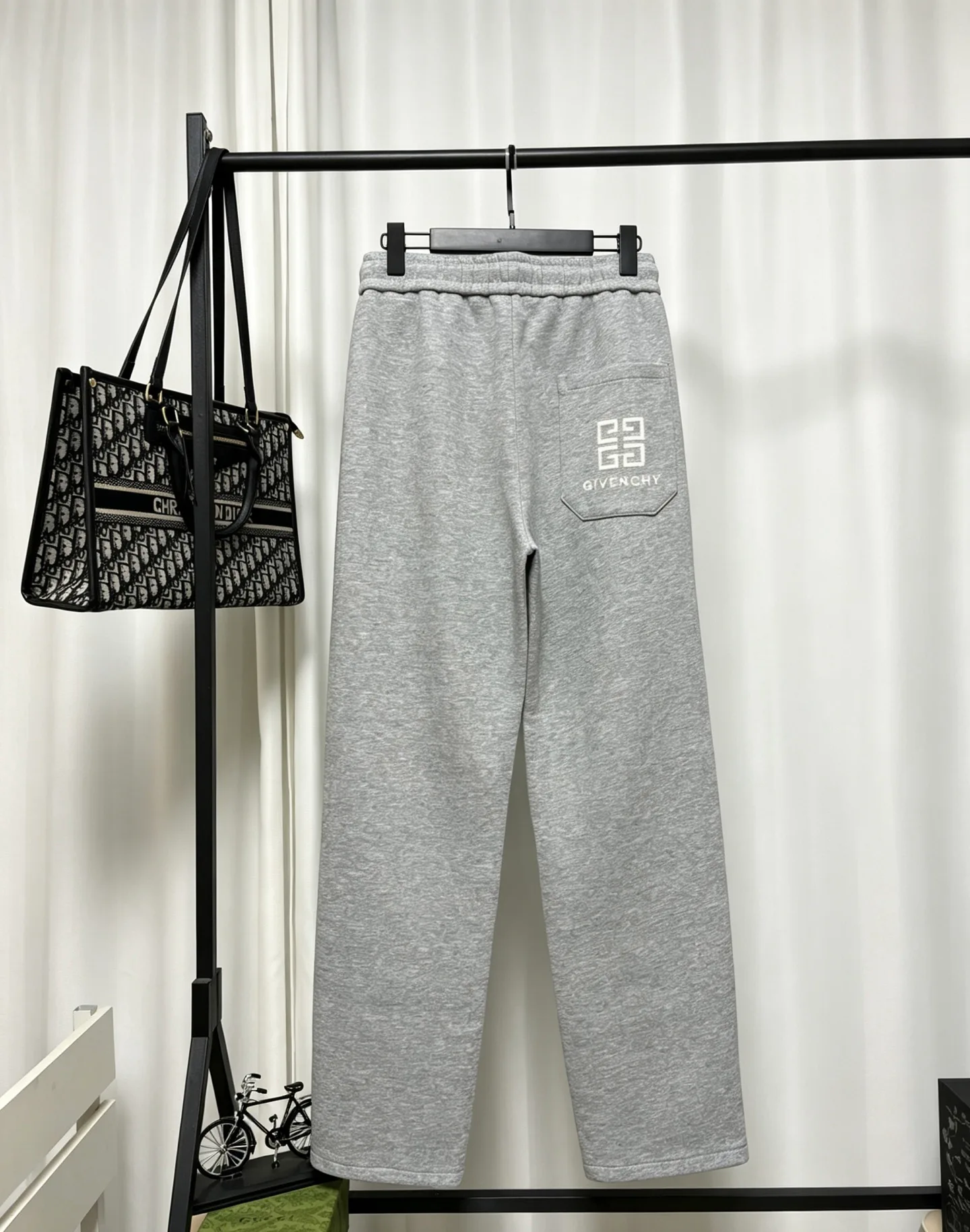 Men's Trousers GIVENCHY 18179177