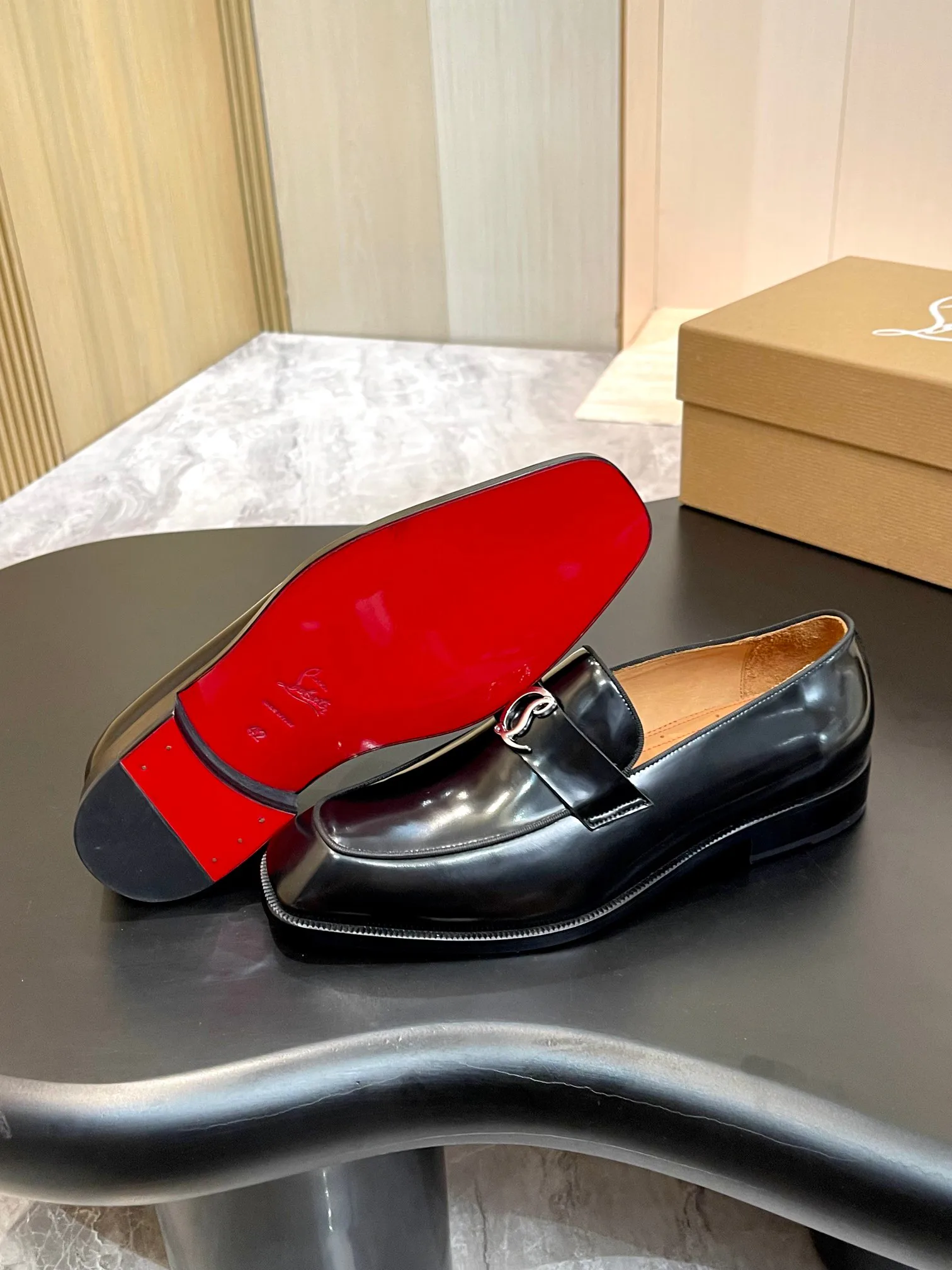 Men's Loafers And Dress Shoes CHRISTIAN LOUBOUTIN 18119112