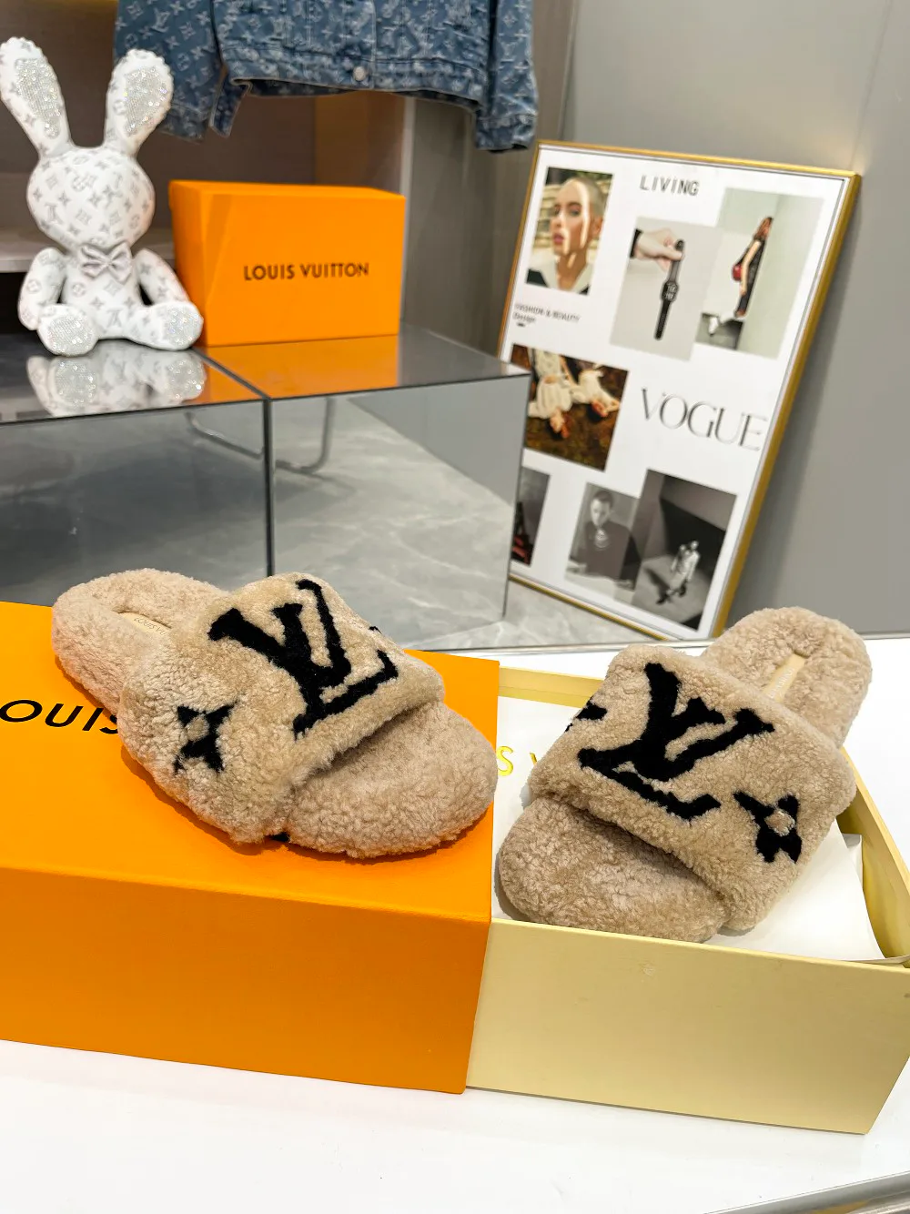 Women's Slippers LOUIS VUITTON 18366829