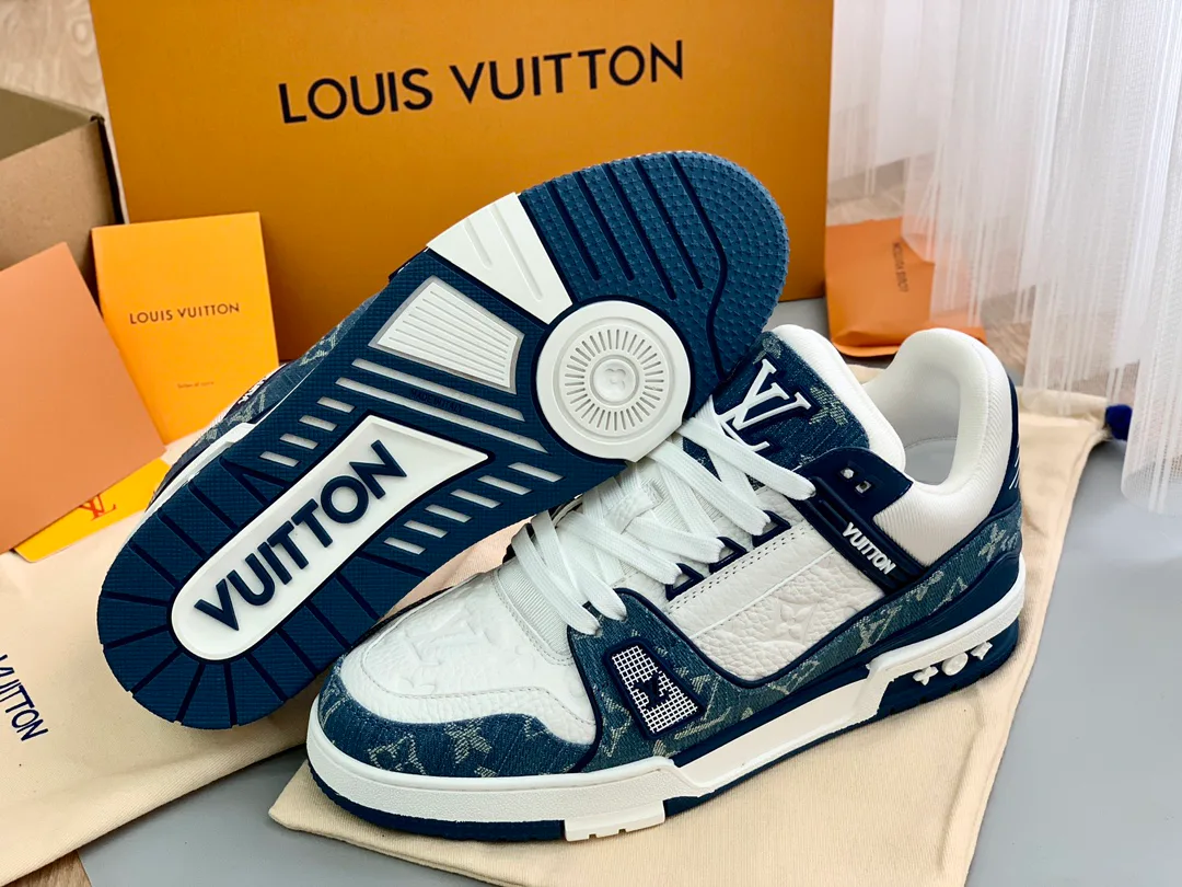 Women's Sneakers LOUIS VUITTON 18014125