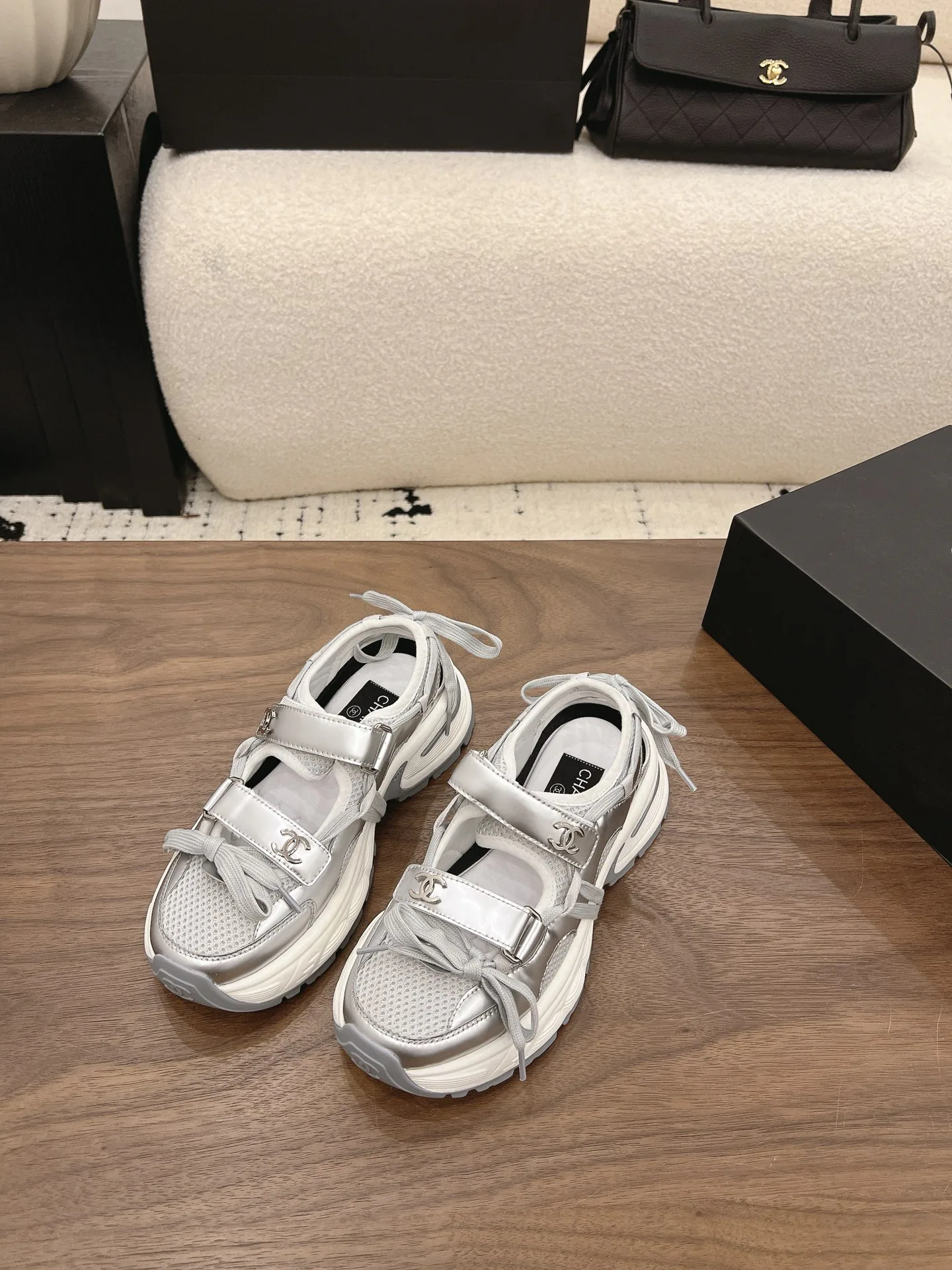 Women's Sneakers CHANEL 17077256