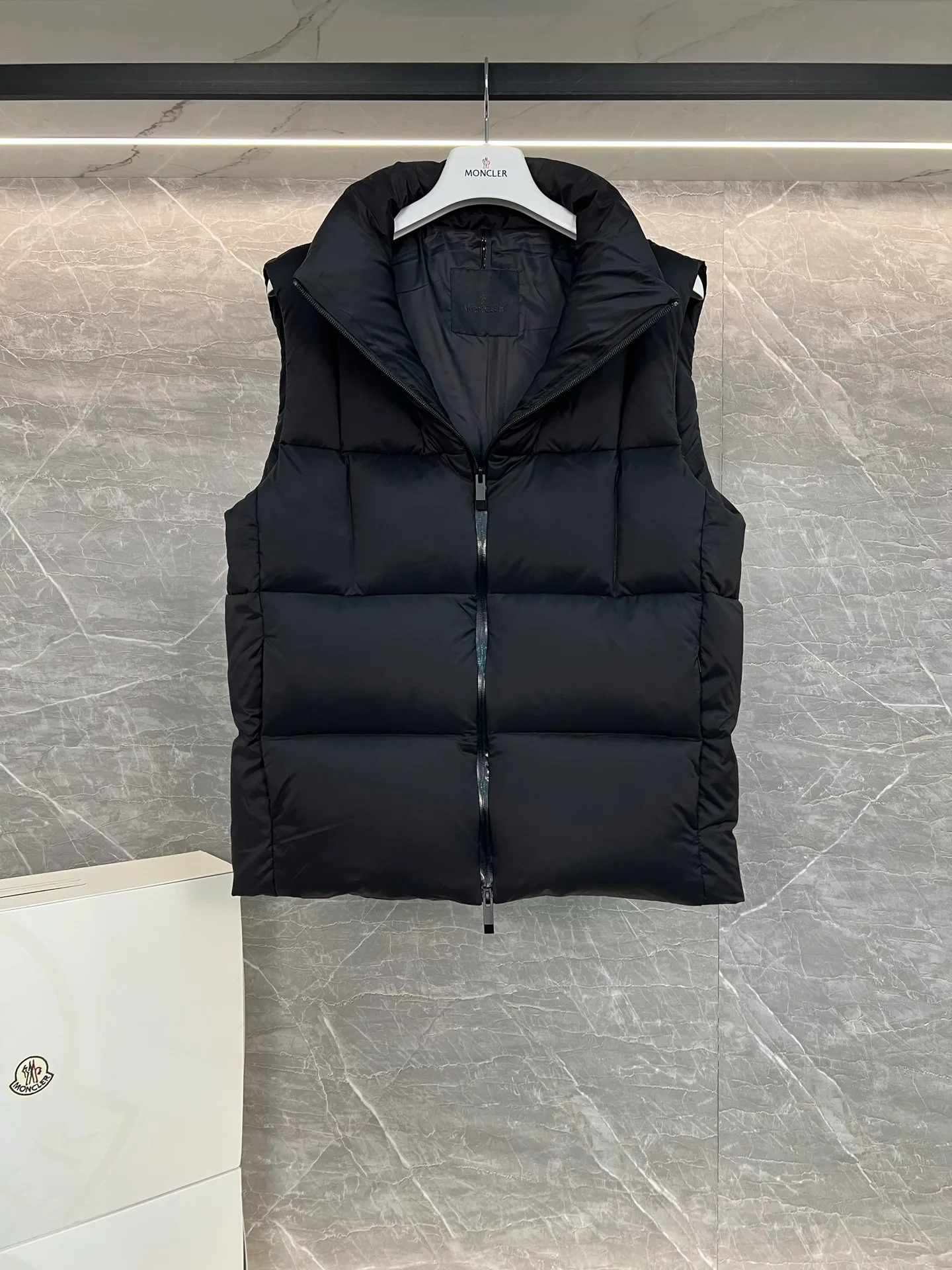 Жилеты Мужские Moncler 18599868