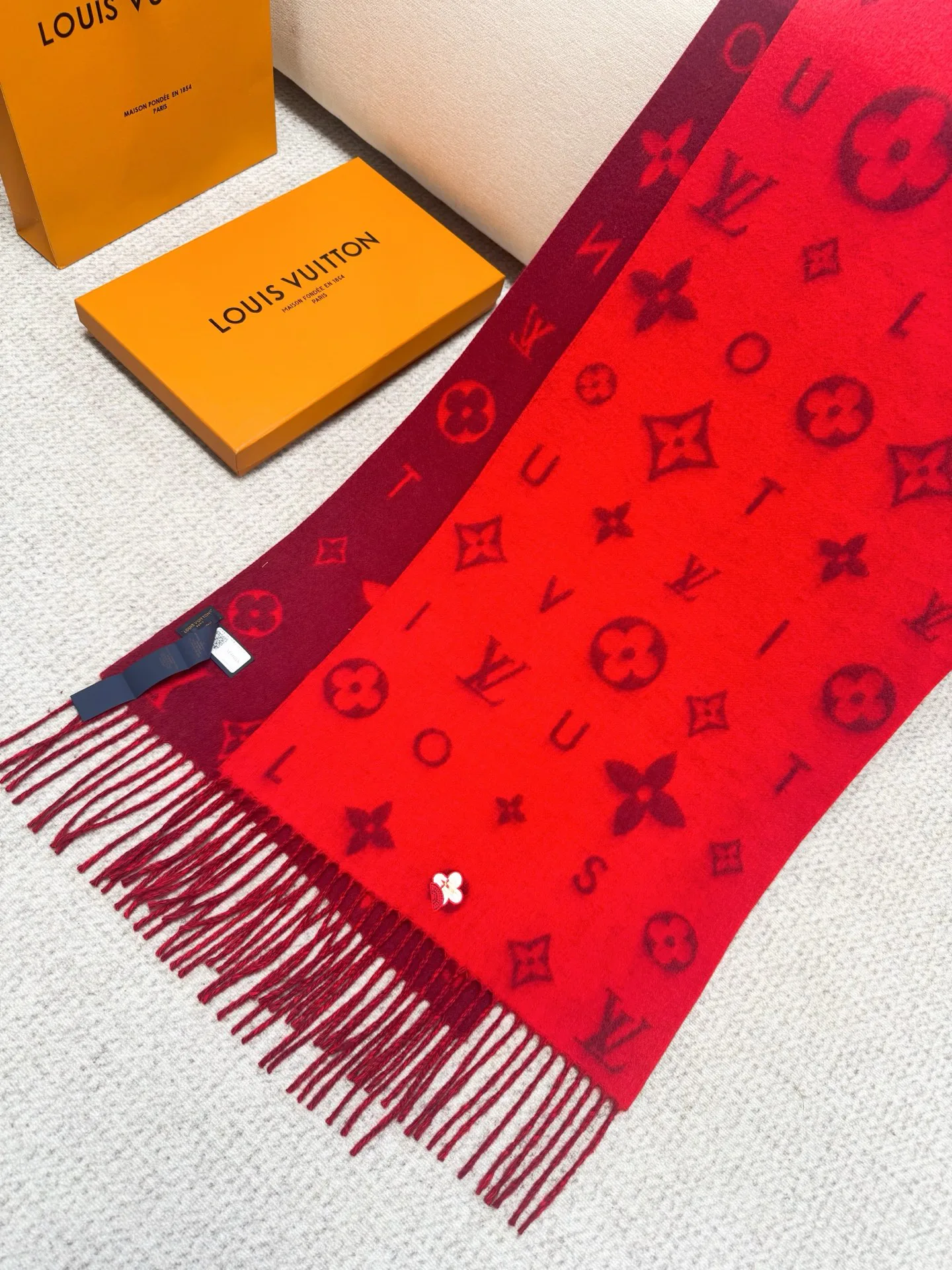 Scarves LOUIS VUITTON 18261899