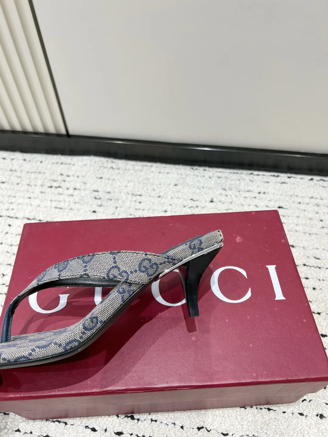 Women's Flip-Flops GUCCI 17637840
