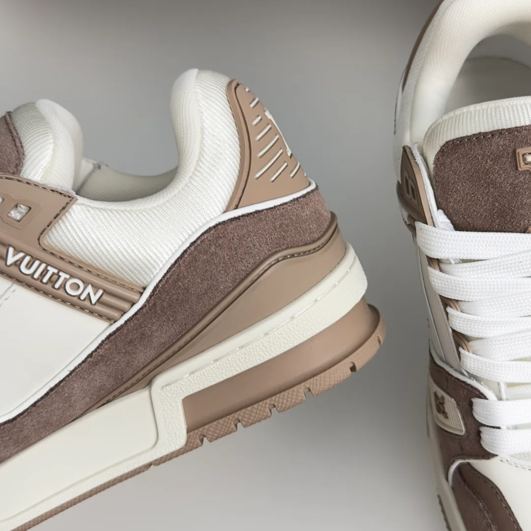 Women's Sneakers LOUIS VUITTON 17950308