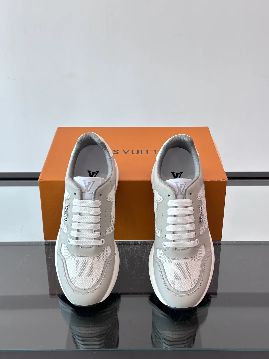 Men's Sneakers LOUIS VUITTON 18400552