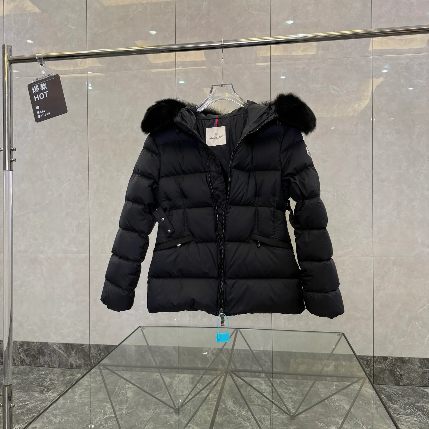 Women's Jackets And Down Jackets MONCLER 17949910