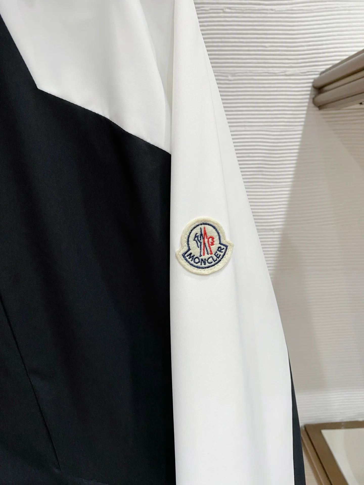 Men's Jackets And Down Jackets MONCLER 17993228