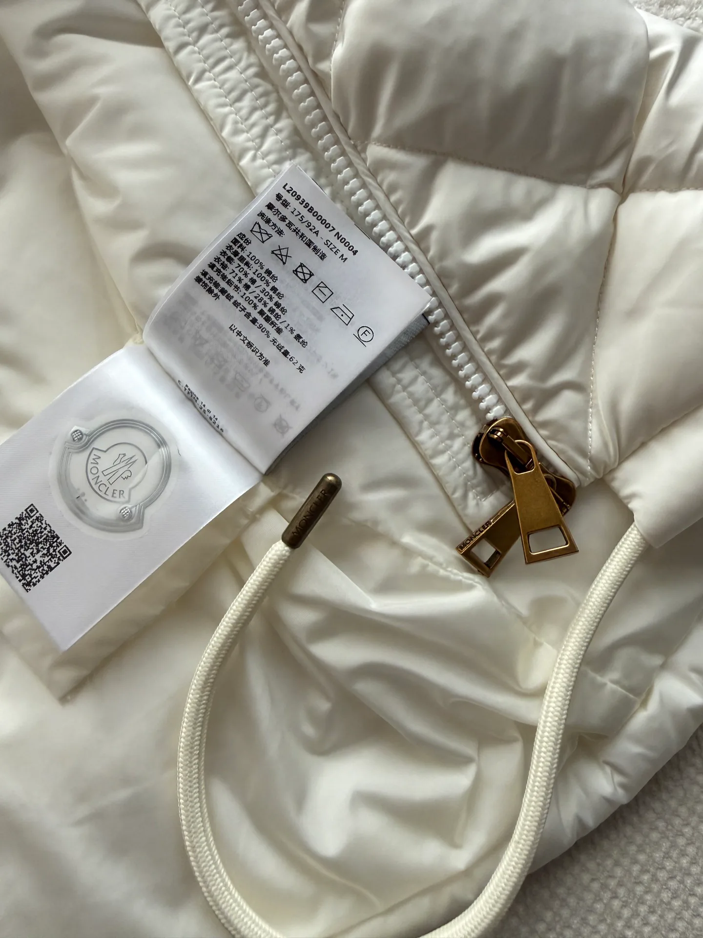 Women's Jackets And Down Jackets MONCLER 18325815