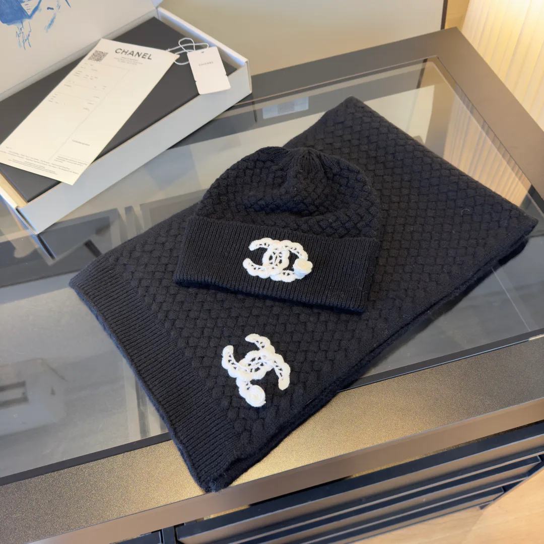 Hats CHANEL 18104900