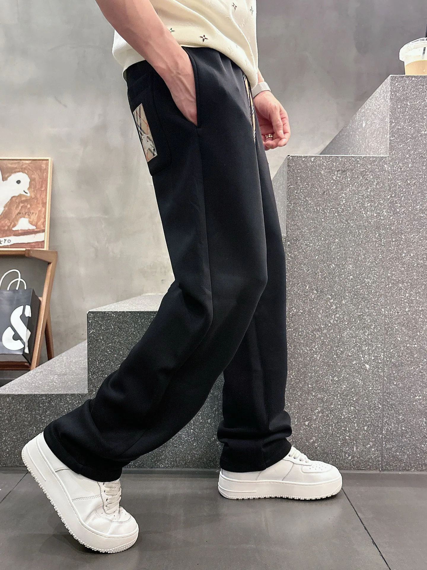 Men's Trousers BURBERRY 18399243