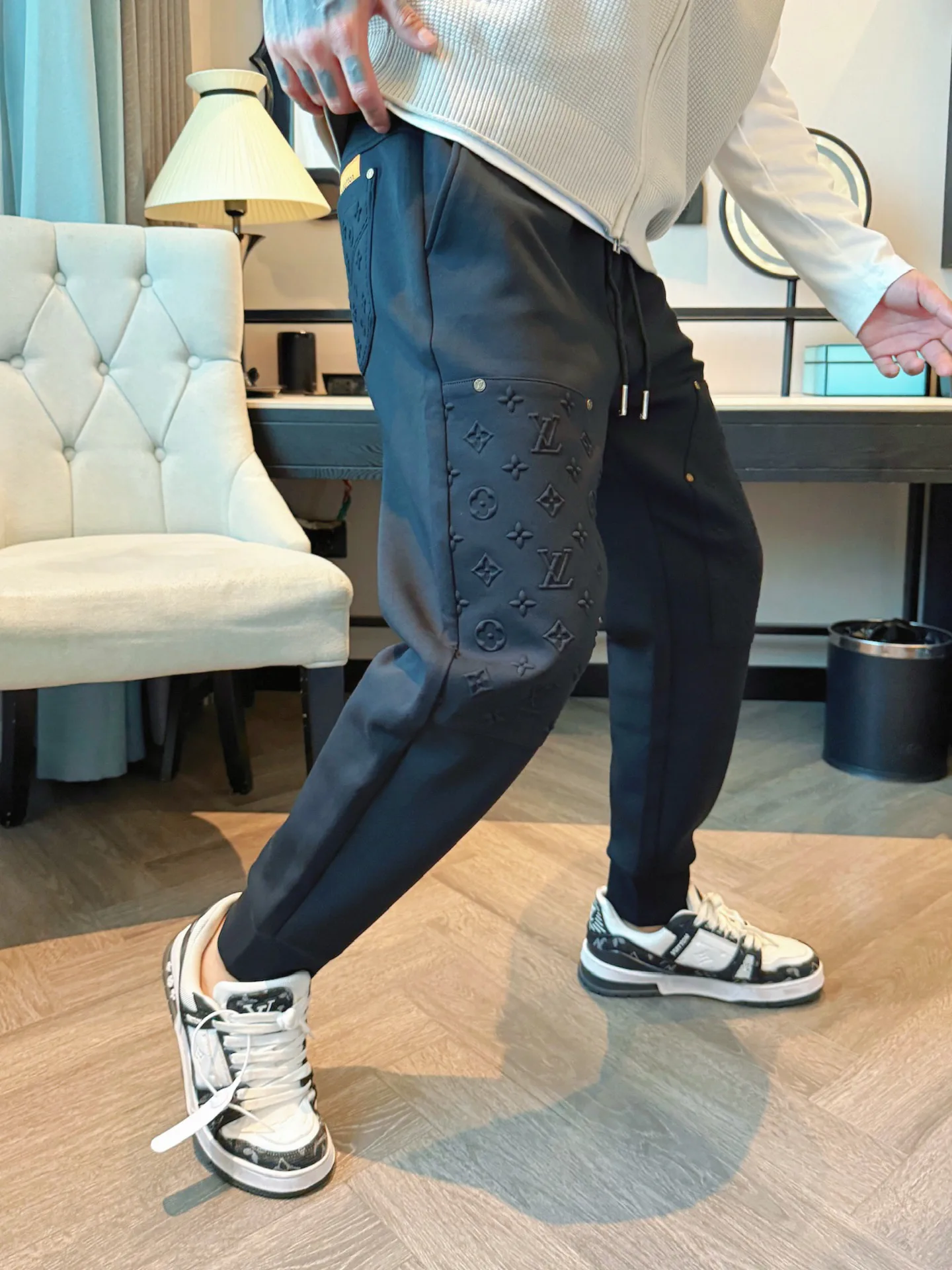 Men's Trousers LOUIS VUITTON 18499691