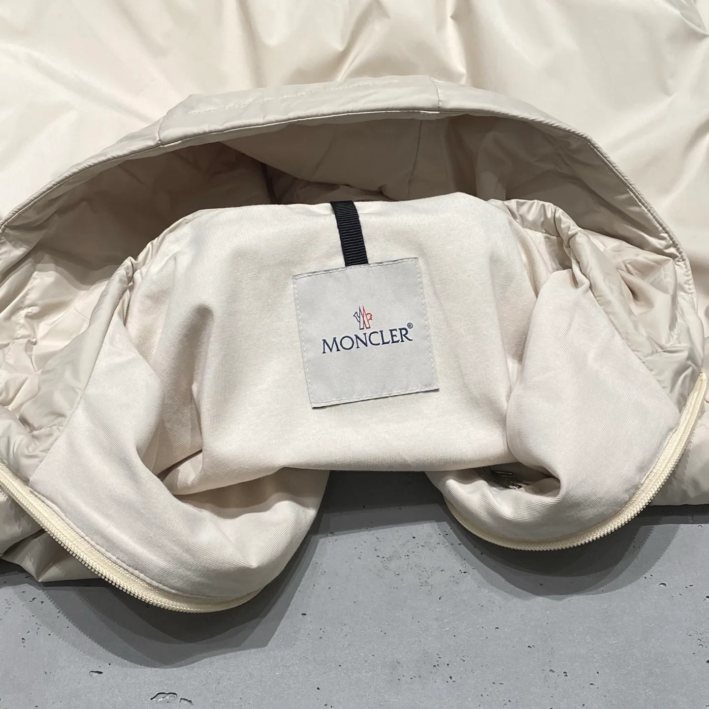 Men's Jackets And Down Jackets MONCLER 18232573