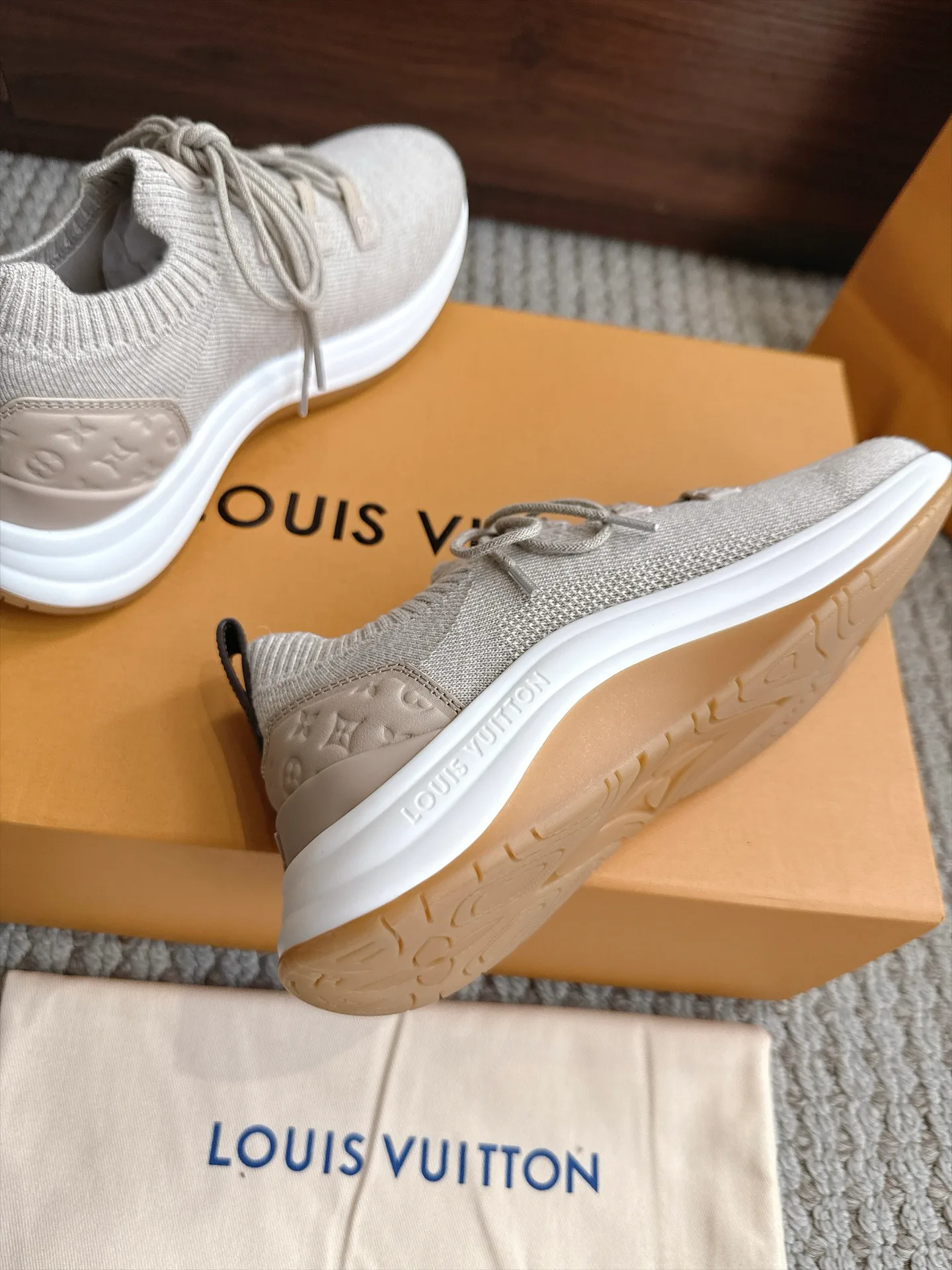 Women's Sneakers LOUIS VUITTON 18333242