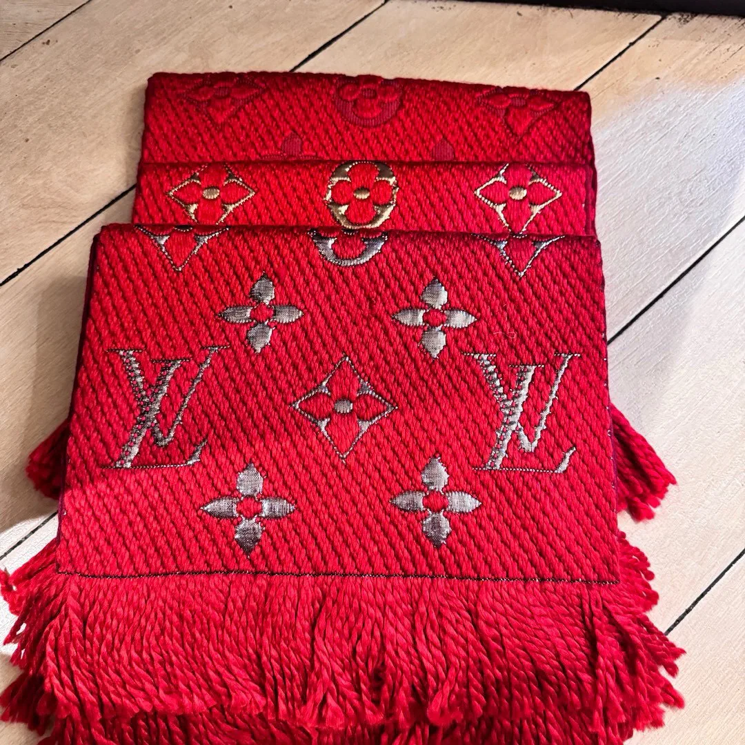 Scarves LOUIS VUITTON 18002697