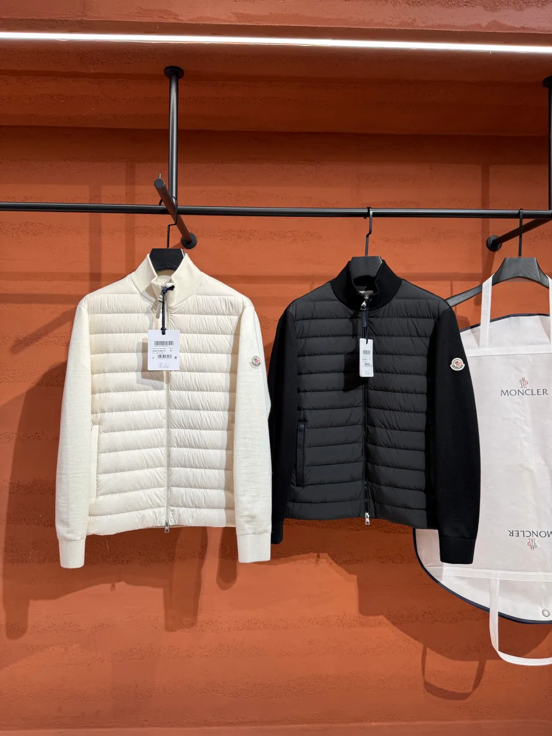 Women's Jackets And Down Jackets MONCLER 18436264