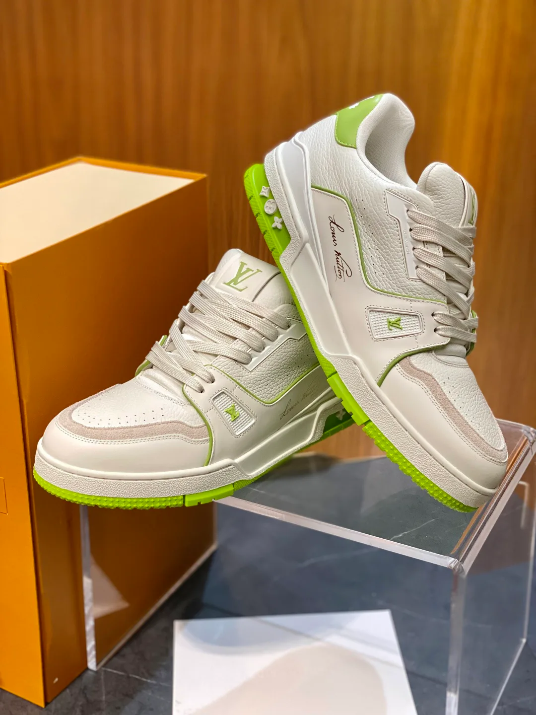 Women's Sneakers LOUIS VUITTON 18119343