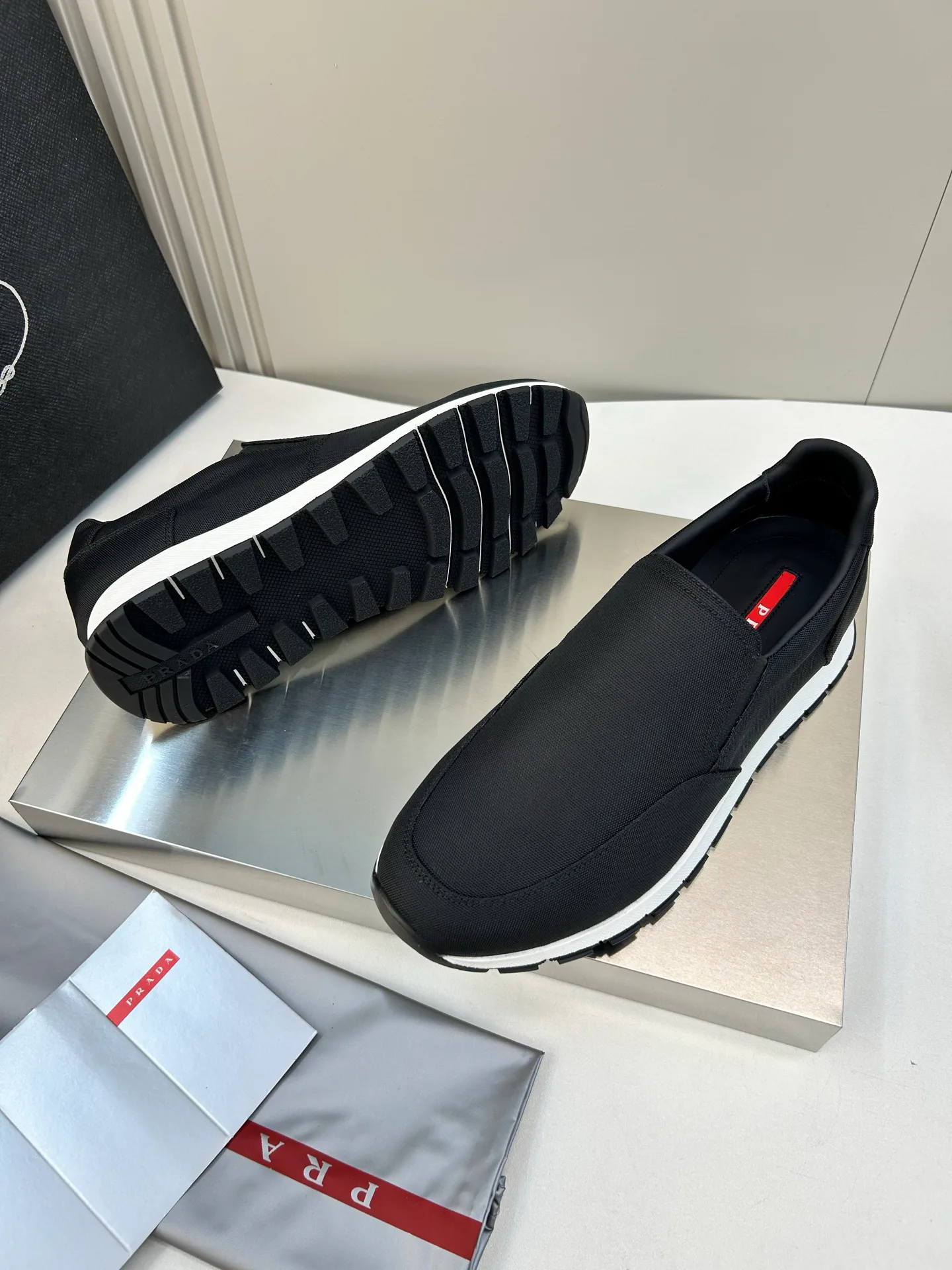 Men's Sneakers PRADA 18267398