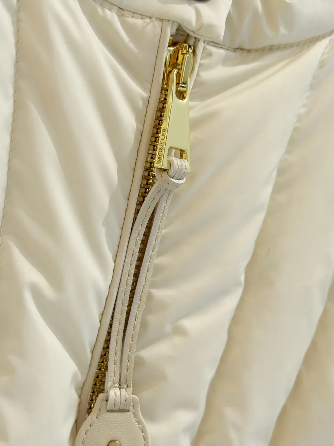 Women's Jackets And Down Jackets MONCLER 18184927