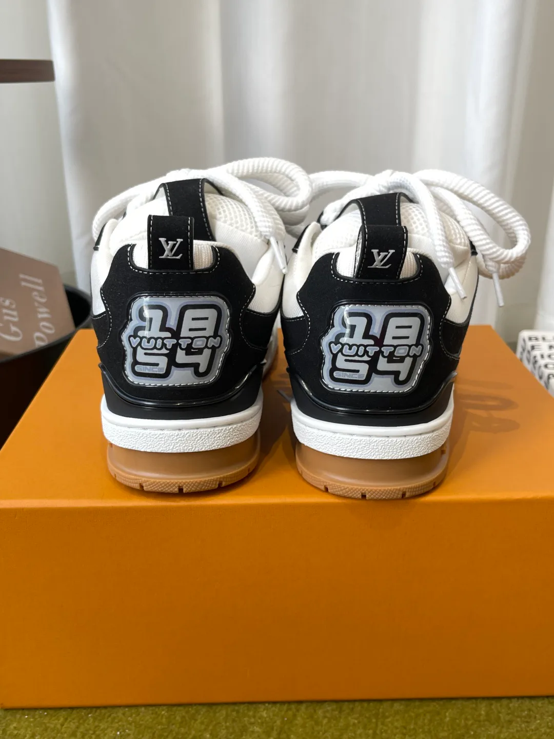 Women's Sneakers LOUIS VUITTON 18062838