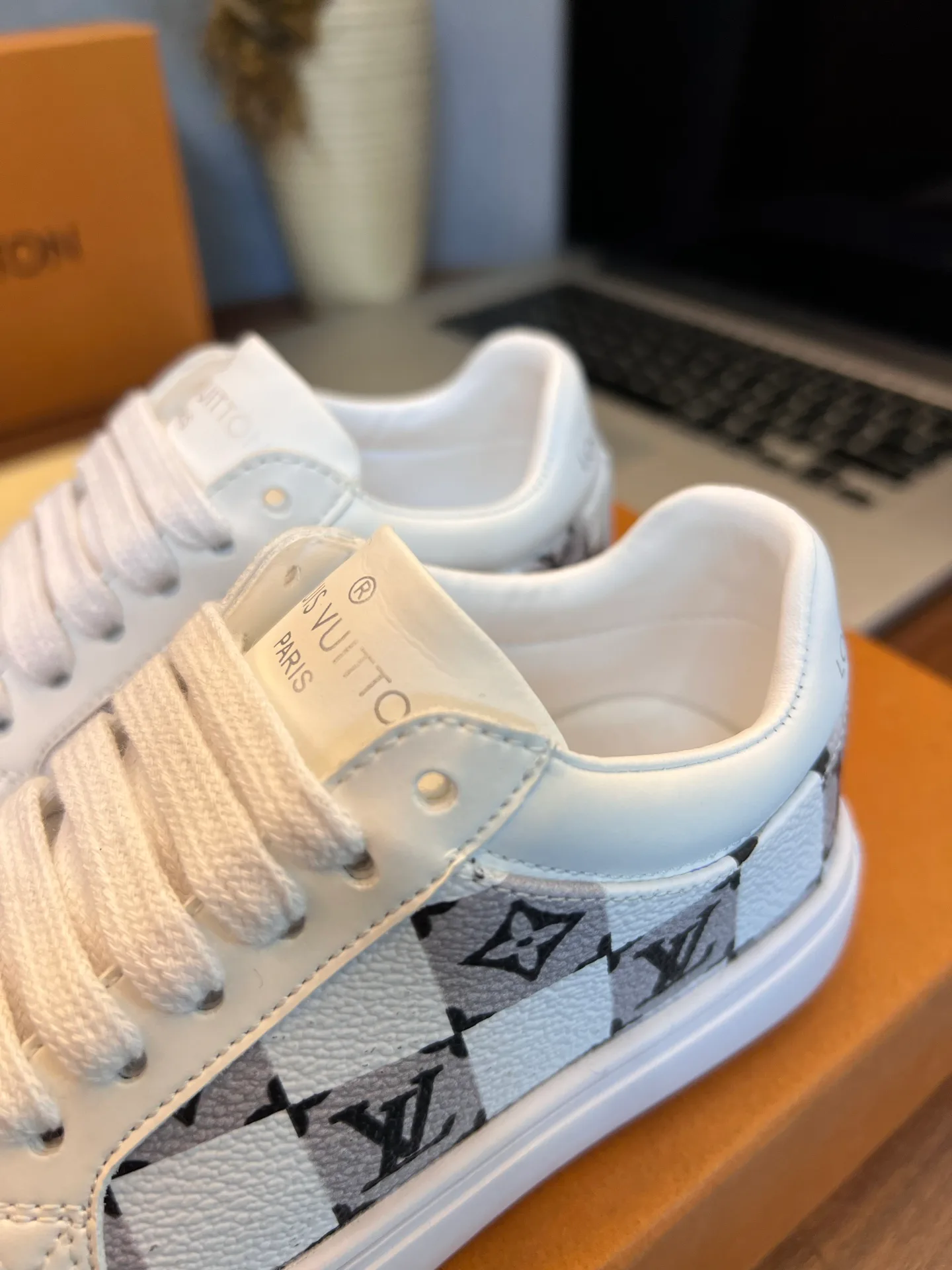 Women's Sneakers LOUIS VUITTON 18077545