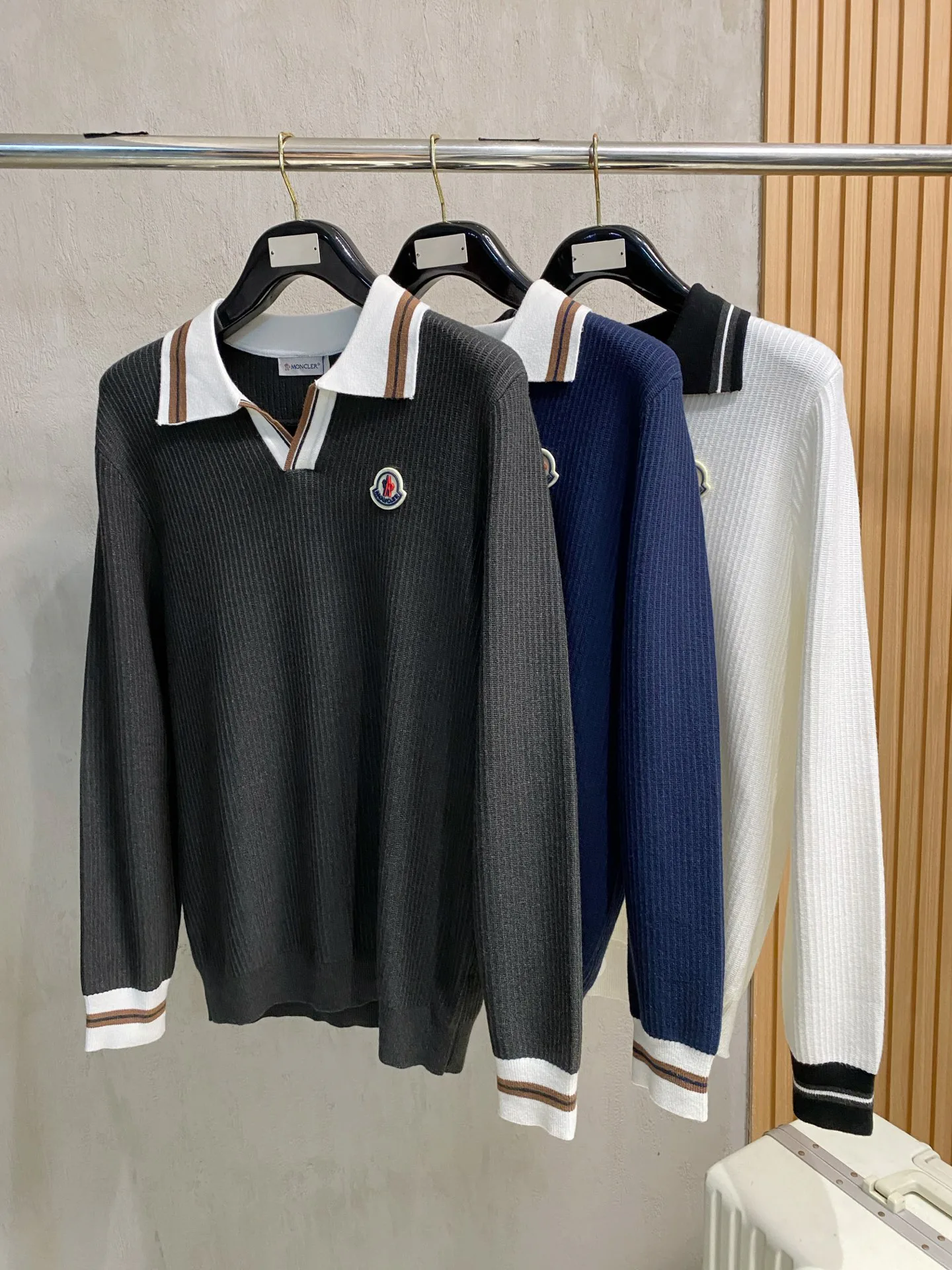 Men's Jumpers And Sweaters MONCLER 18098175