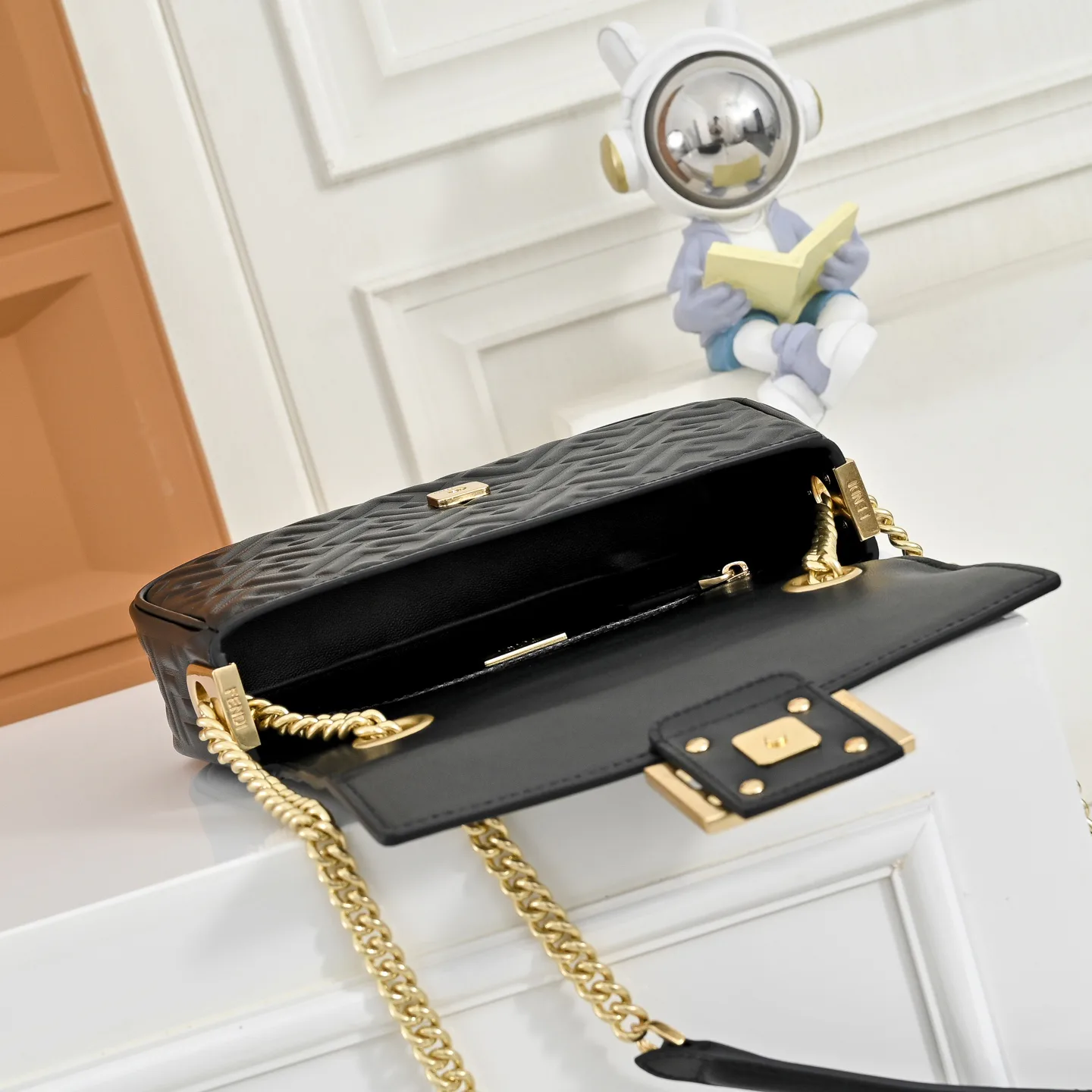 Классические Сумки Женские Fendi 18676183