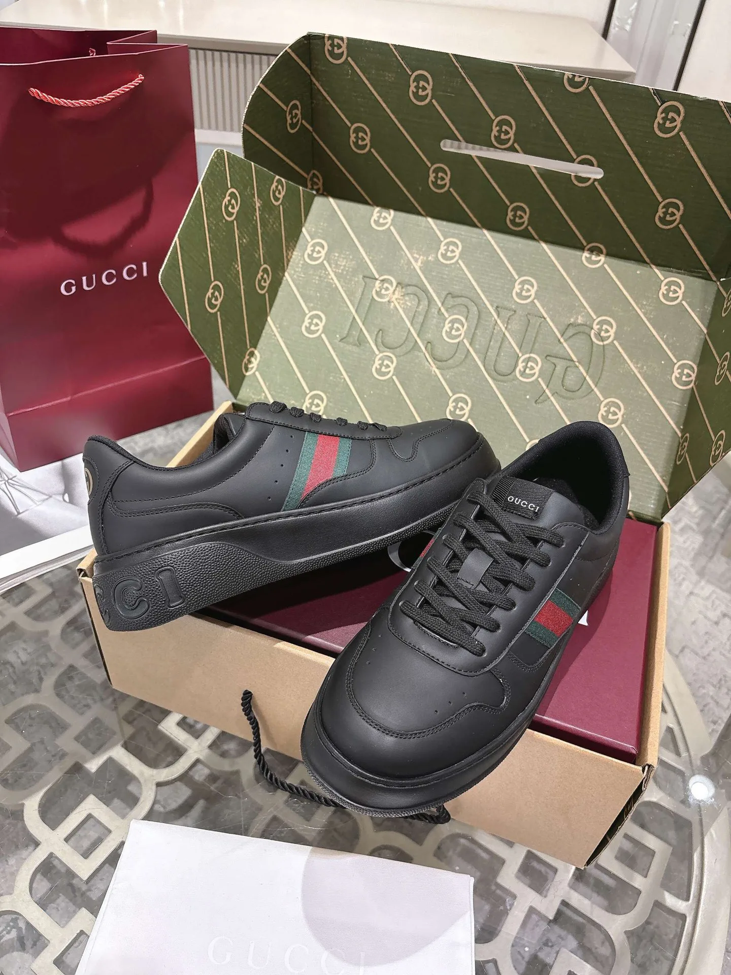 Women's Sneakers GUCCI 18369590
