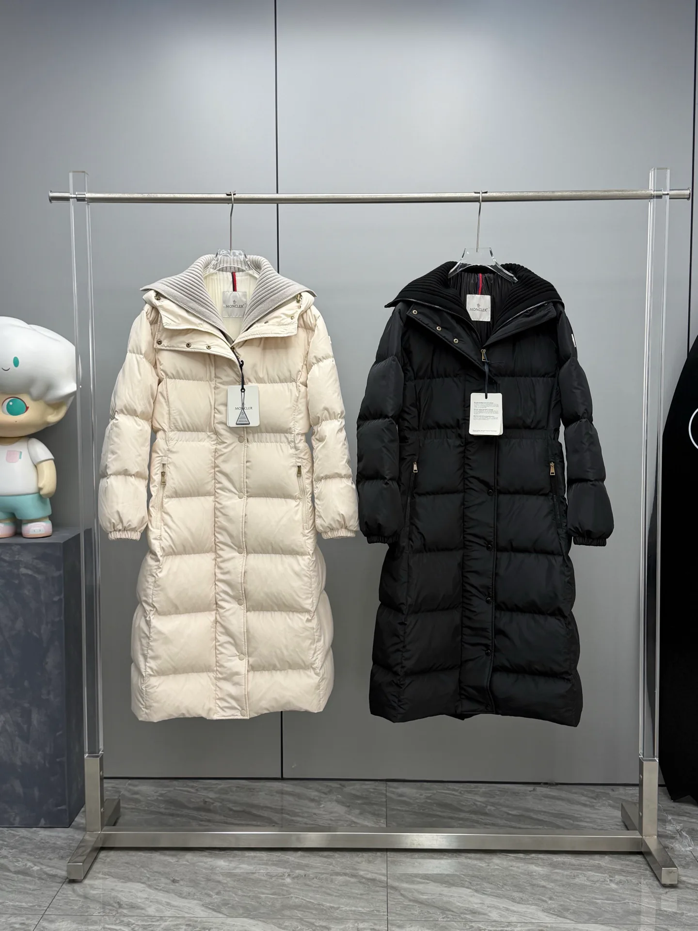 Women's Jackets And Down Jackets MONCLER 18111777