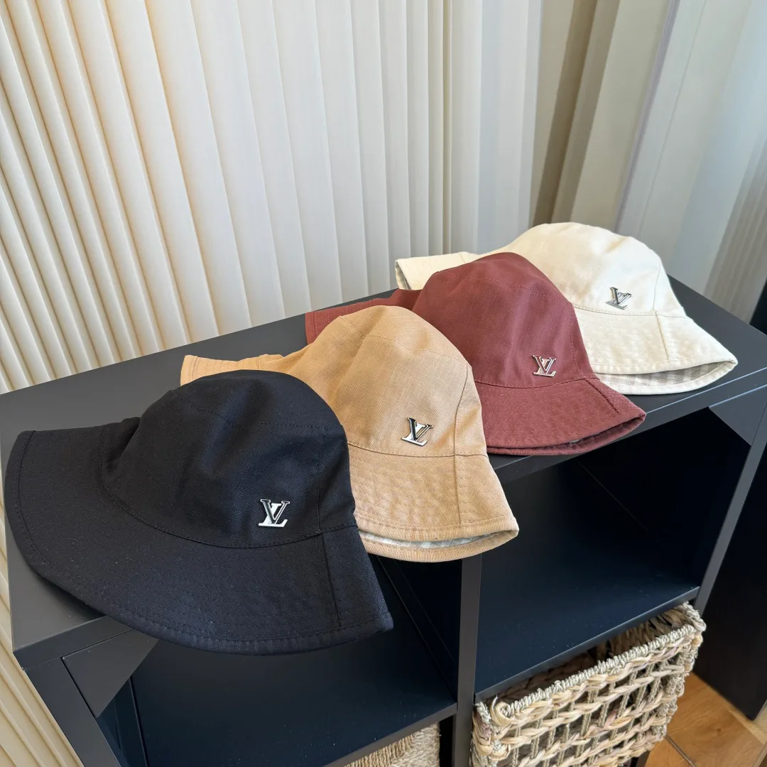 Hats LOUIS VUITTON 17467705