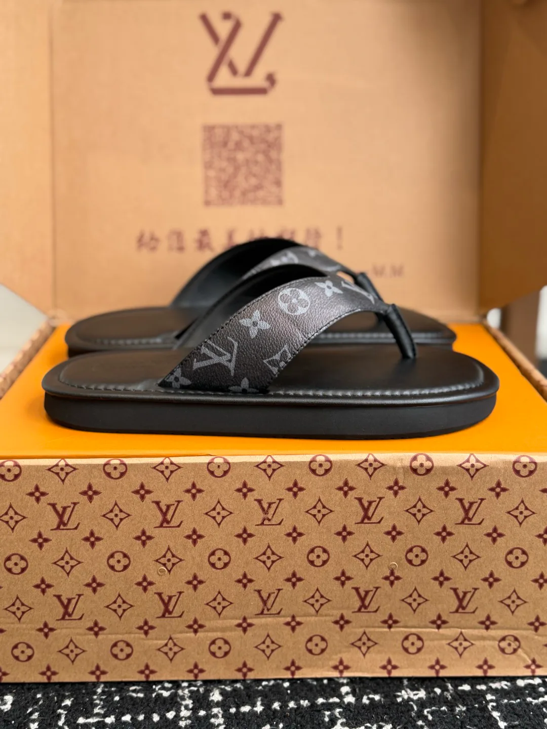 Men's Flip-Flops LOUIS VUITTON 17615642