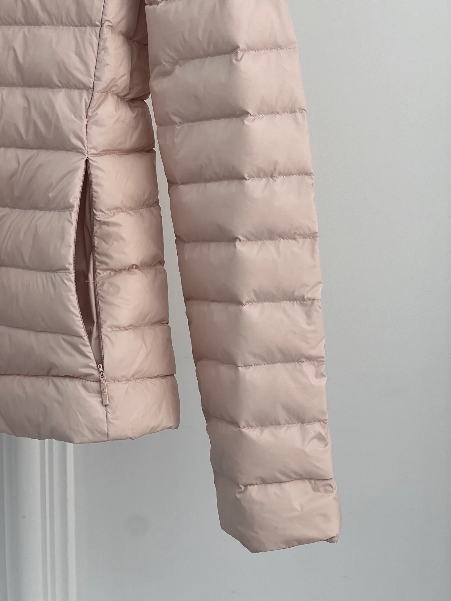 Women's Jackets And Down Jackets MONCLER 18416163
