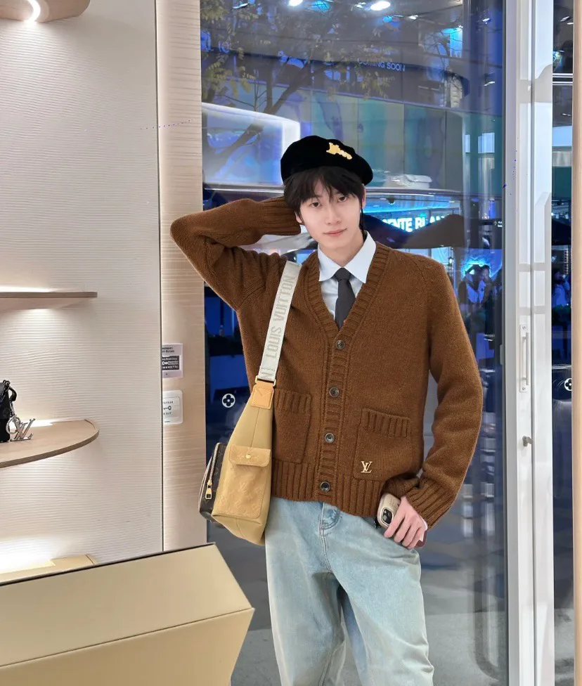 Women's Jumpers And Sweaters LOUIS VUITTON 18130414