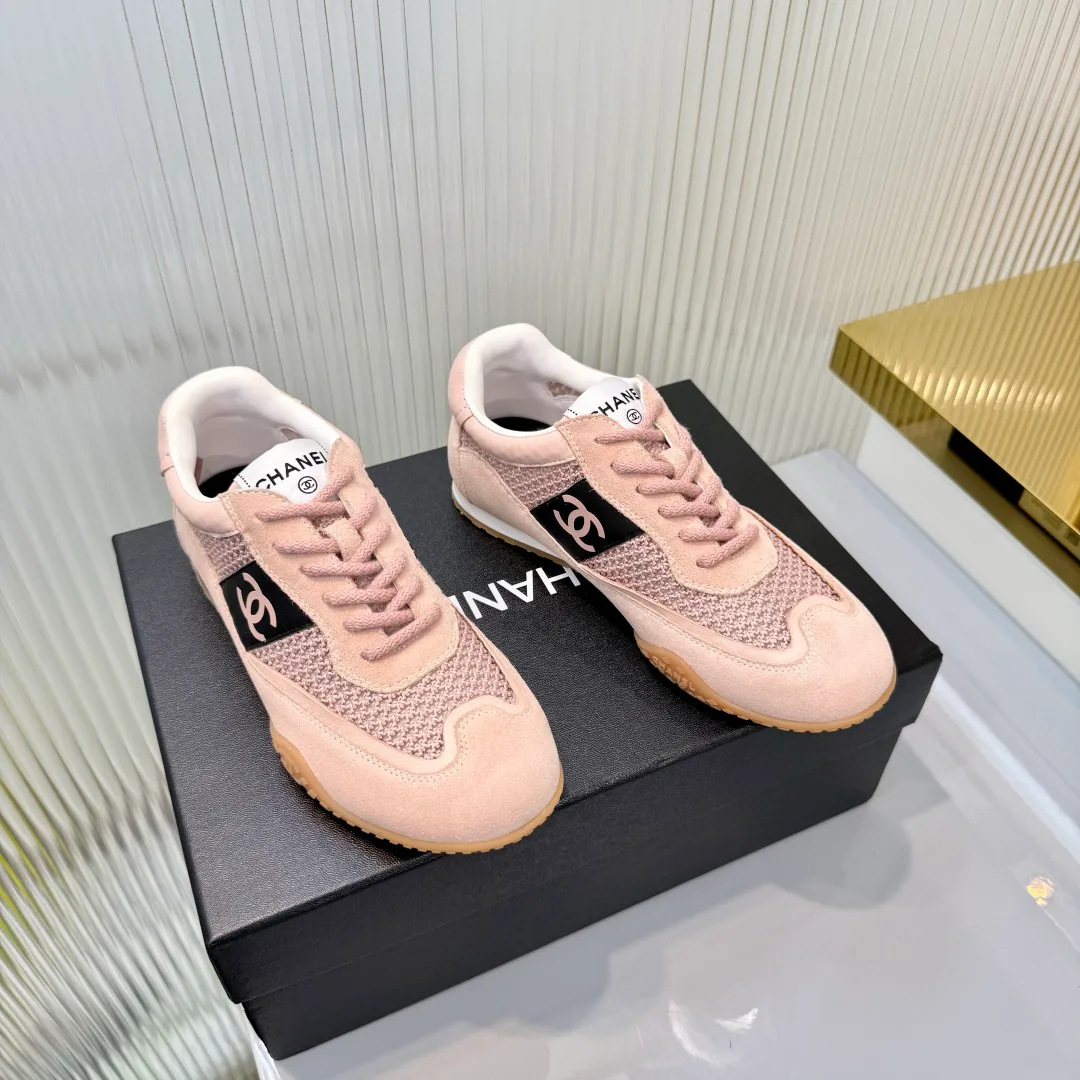Women's Sneakers CHANEL 18366993