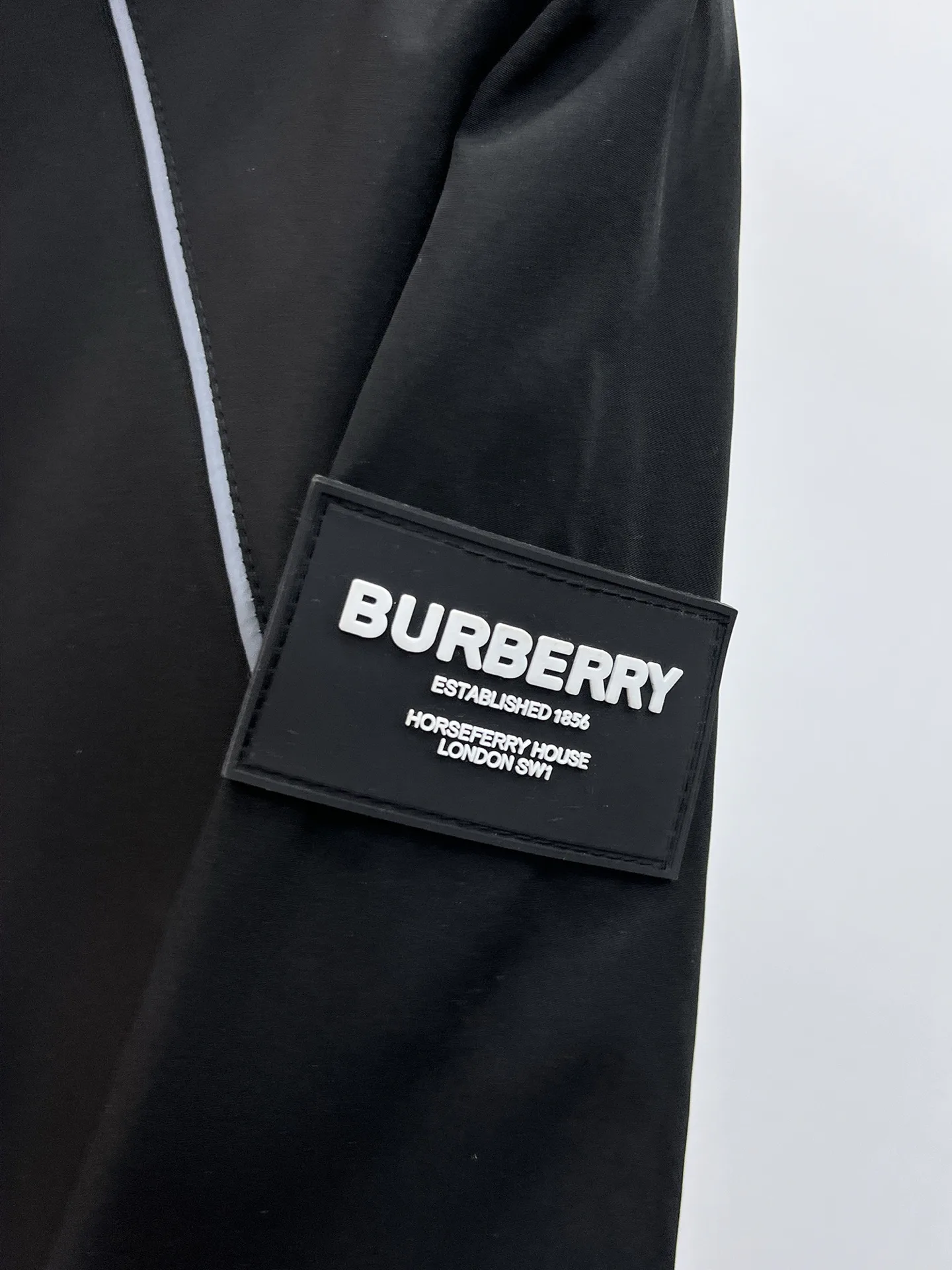 Men's Jackets And Down Jackets BURBERRY 18191471
