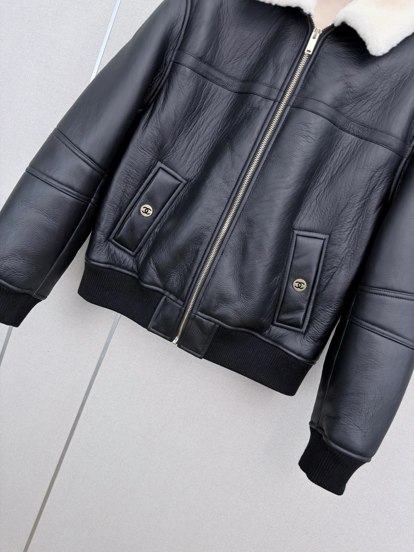 Women's Leather Jackets And Sheepskin Coats CHANEL 18138046