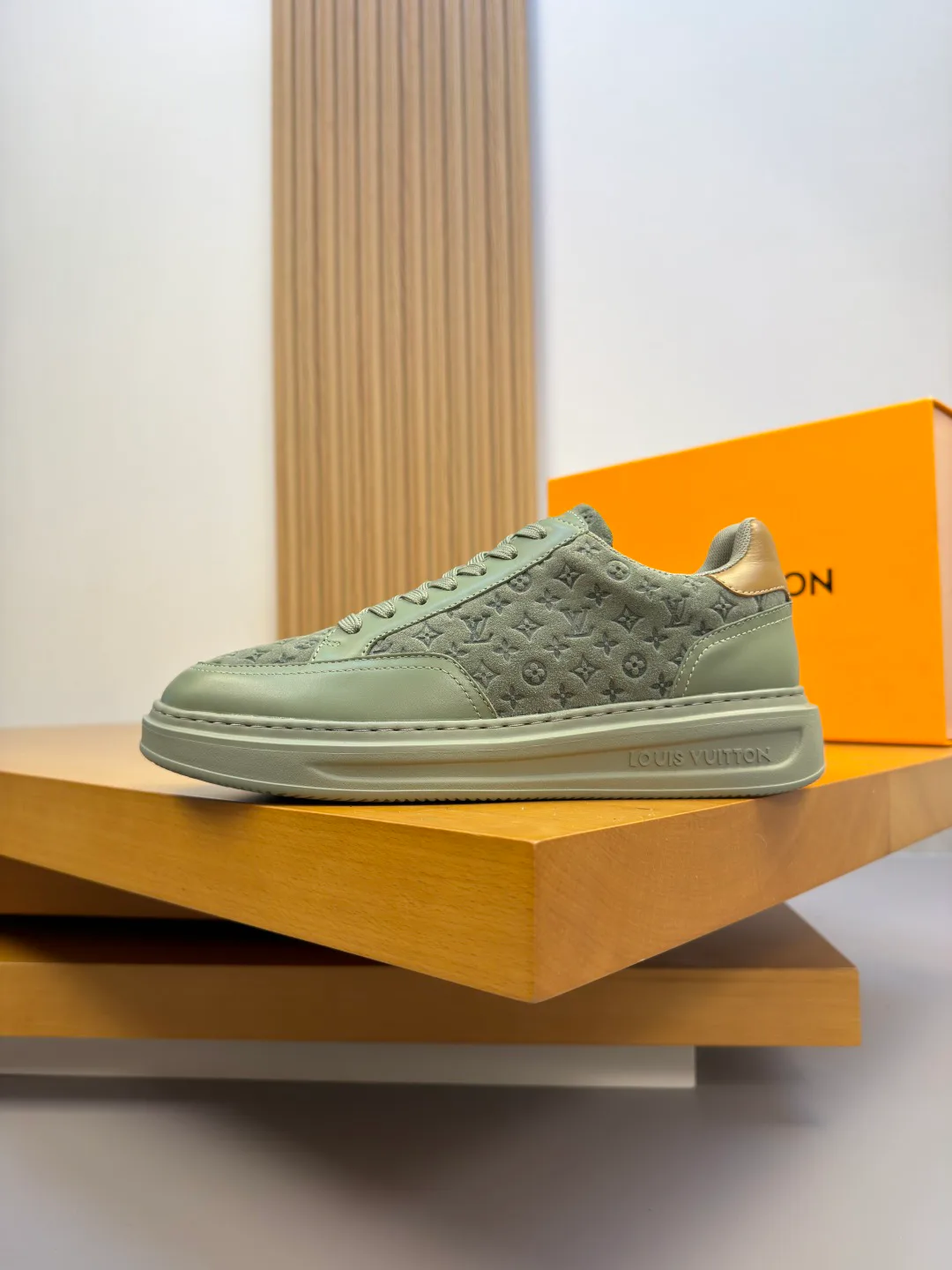 Women's Sneakers LOUIS VUITTON 17765803