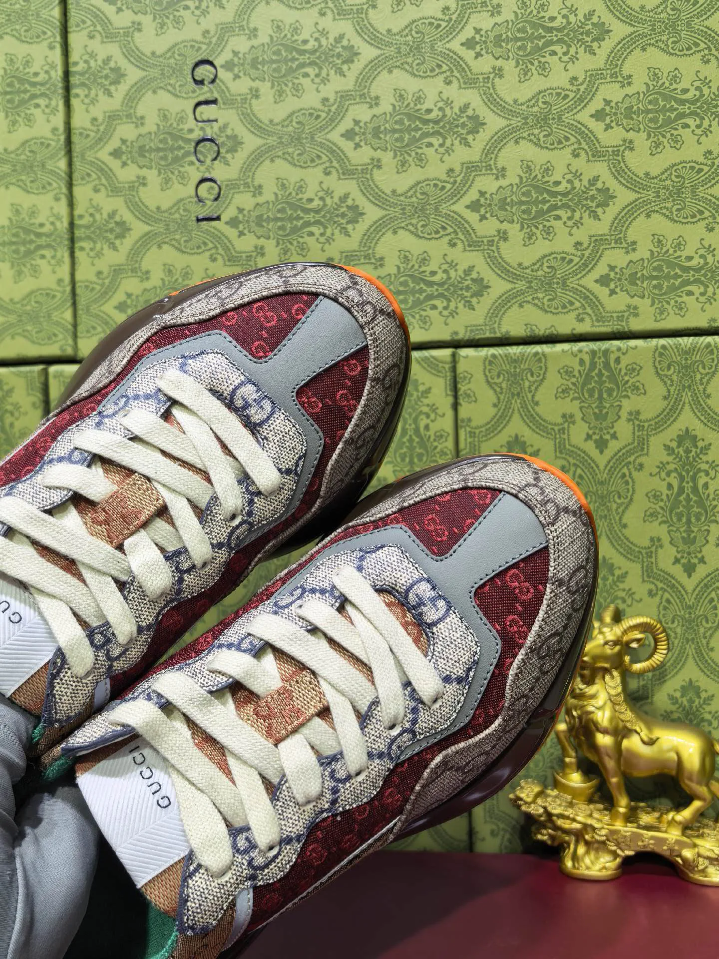 Women's Sneakers GUCCI 18039948