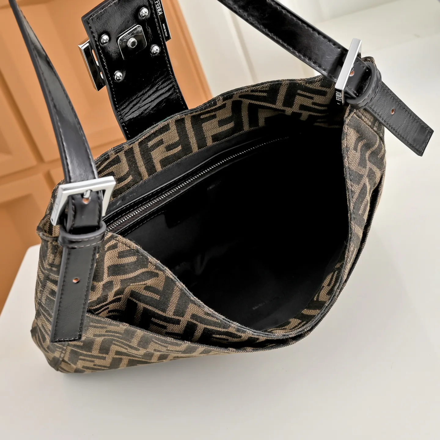 Классические Сумки Женские Fendi 18676174